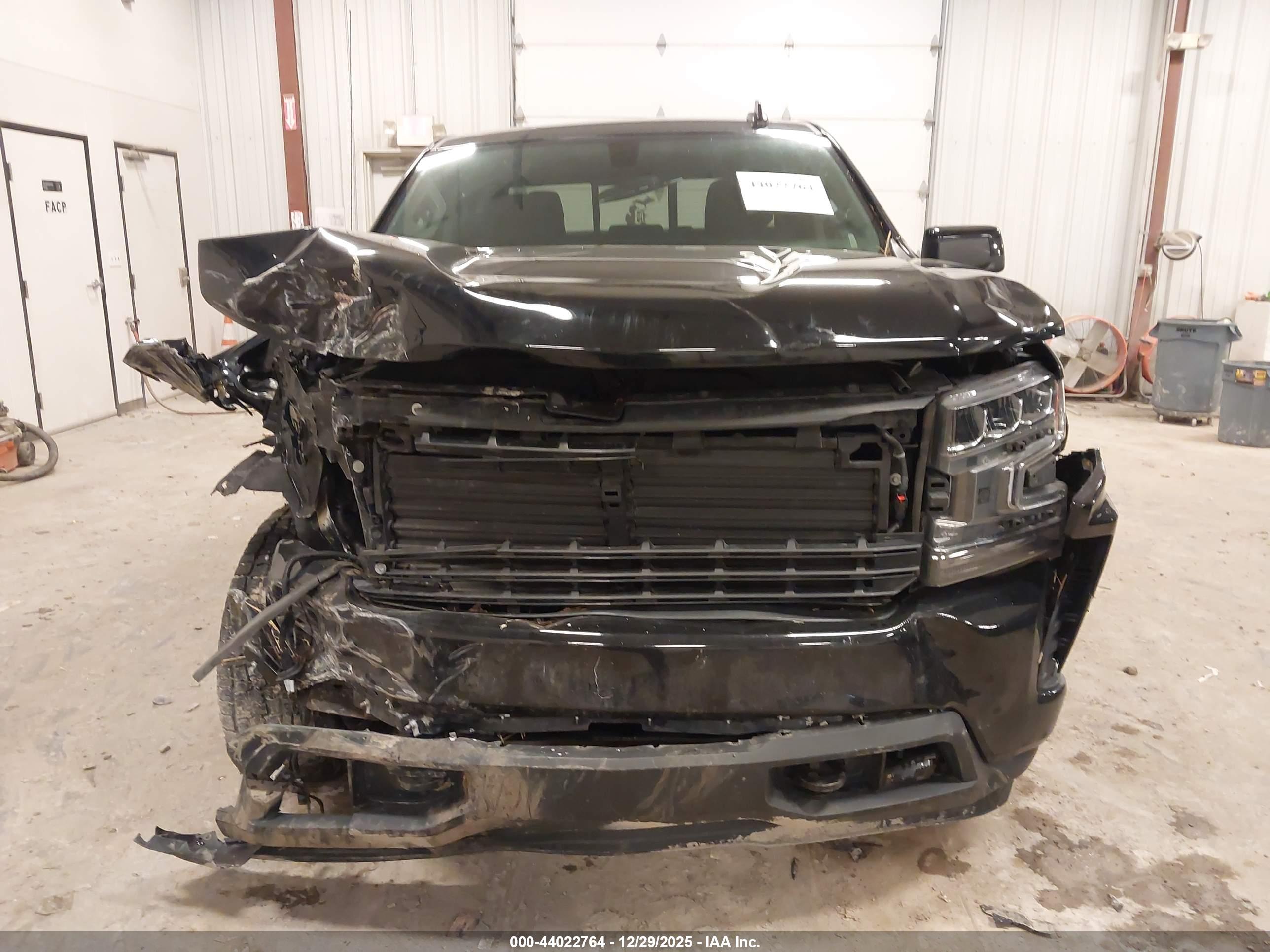 CHEVROLET SILVERADO image 6