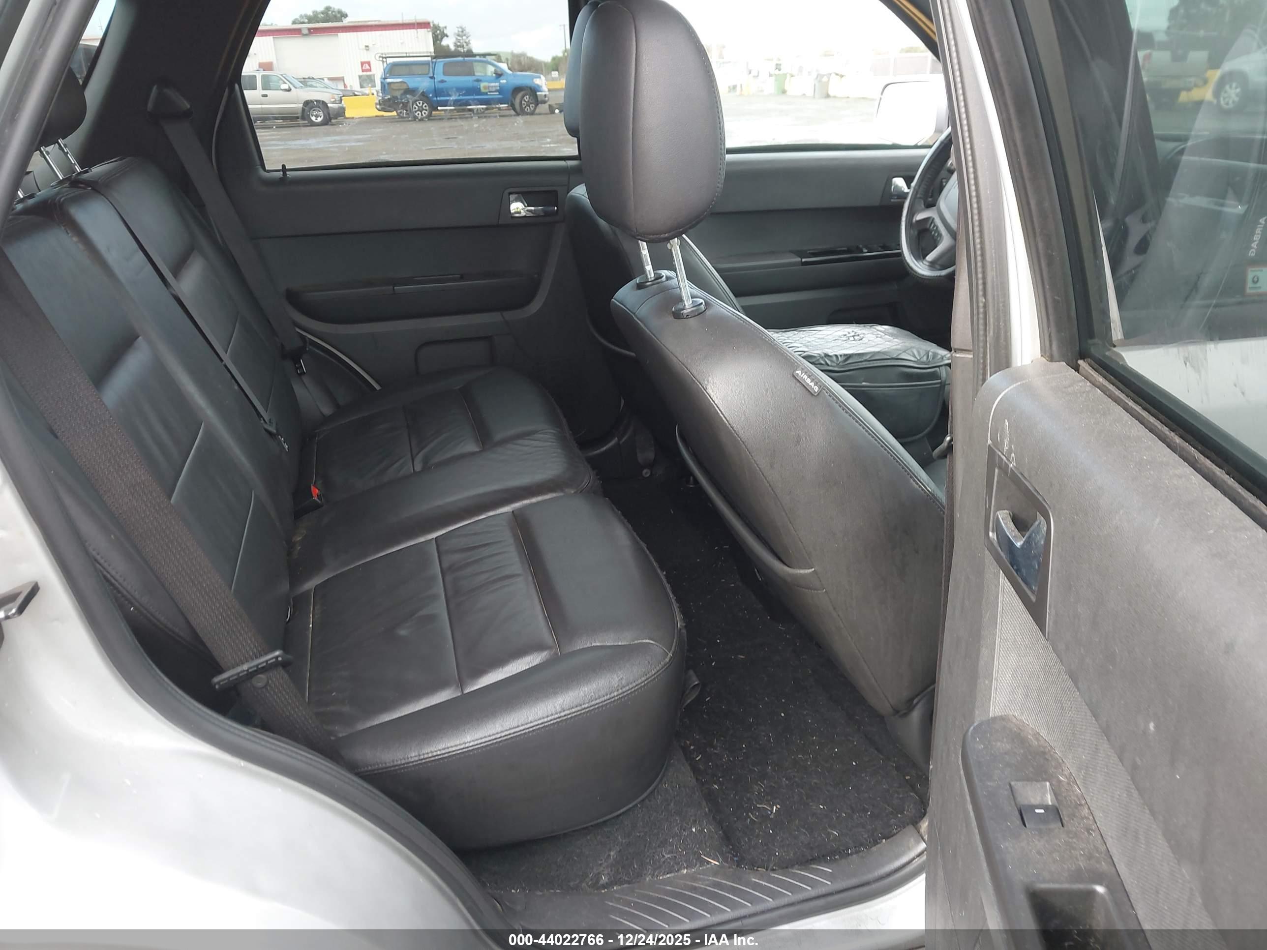 FORD ESCAPE image 8