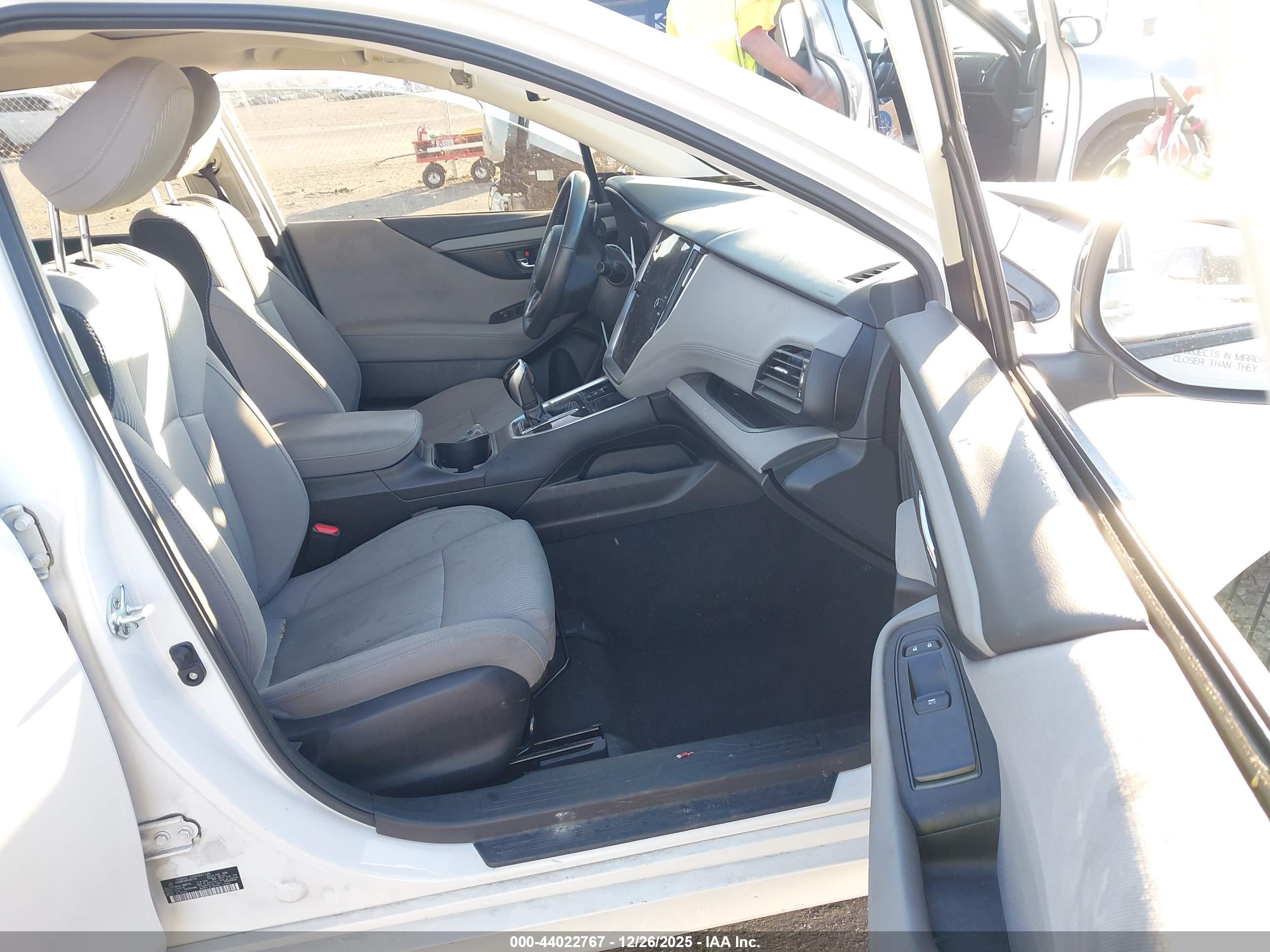 SUBARU LEGACY image 5
