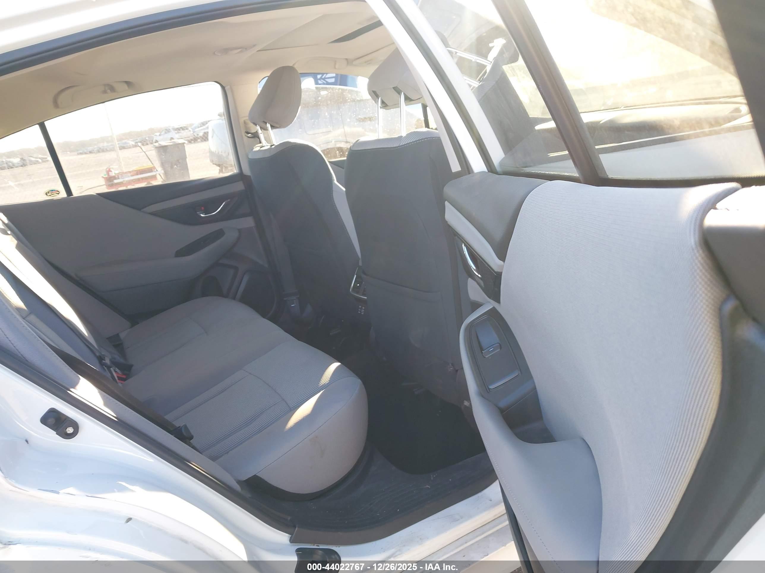 SUBARU LEGACY image 8