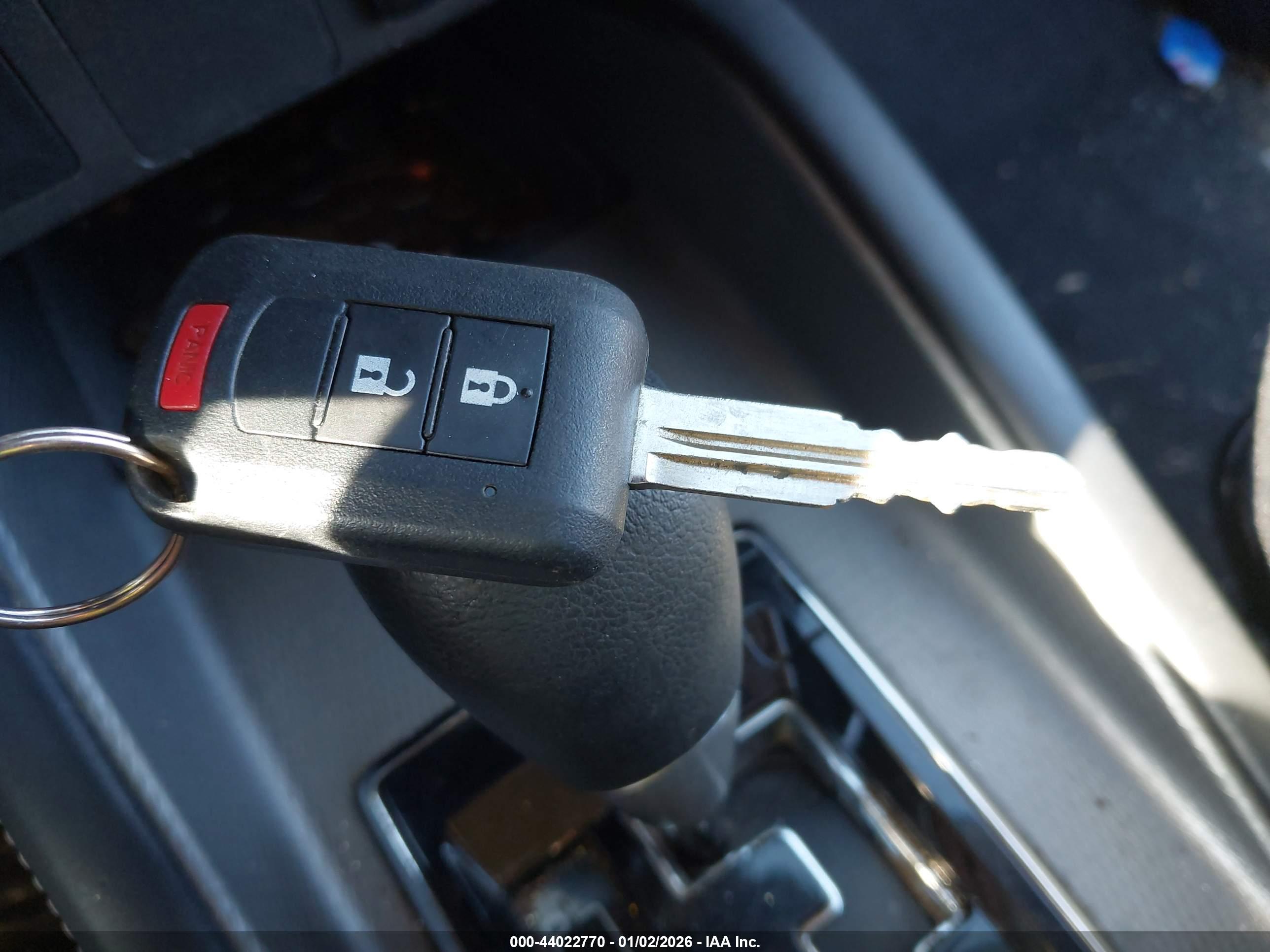 MITSUBISHI OUTLANDER image 11