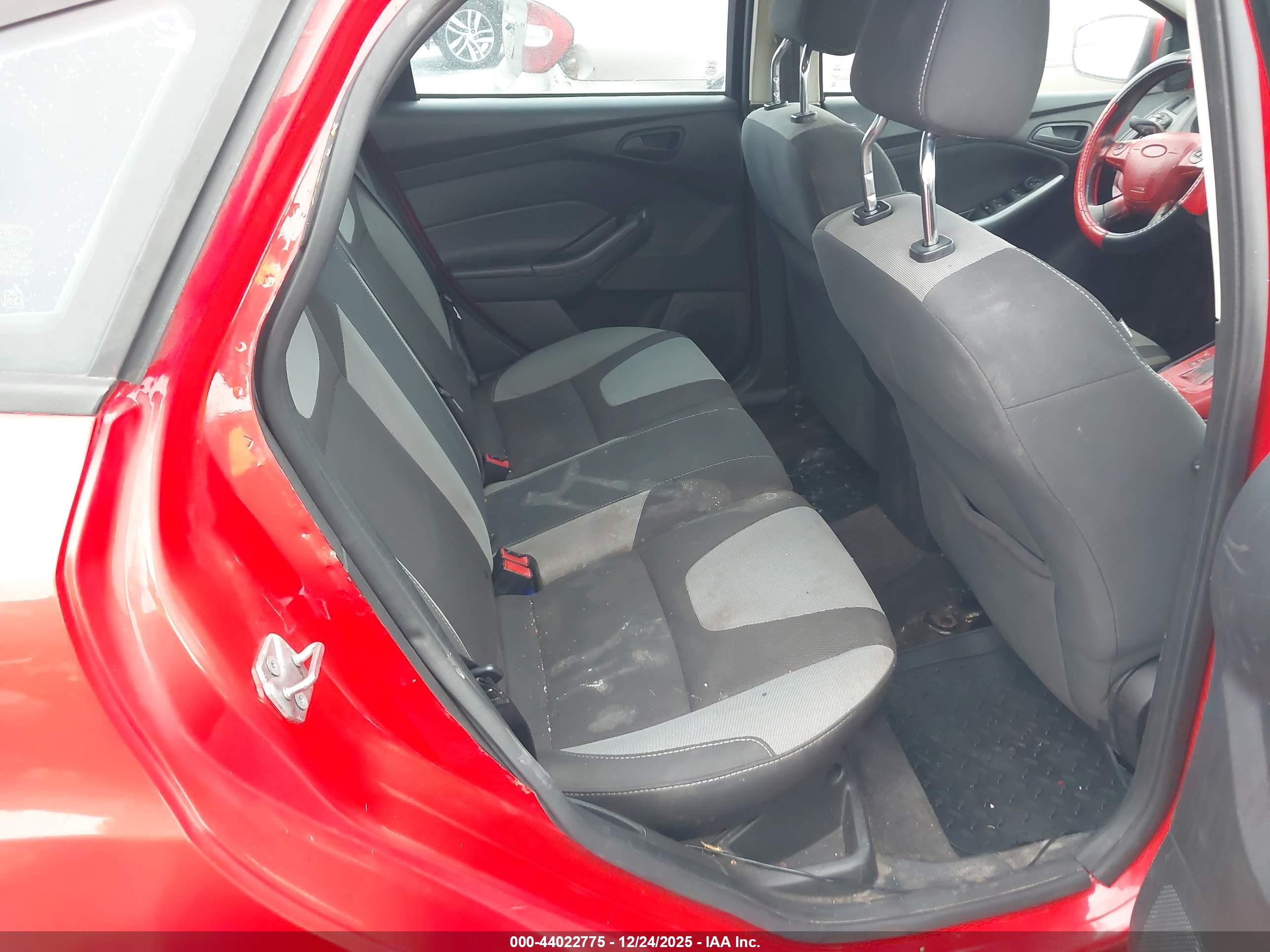 FORD FOCUS image 8