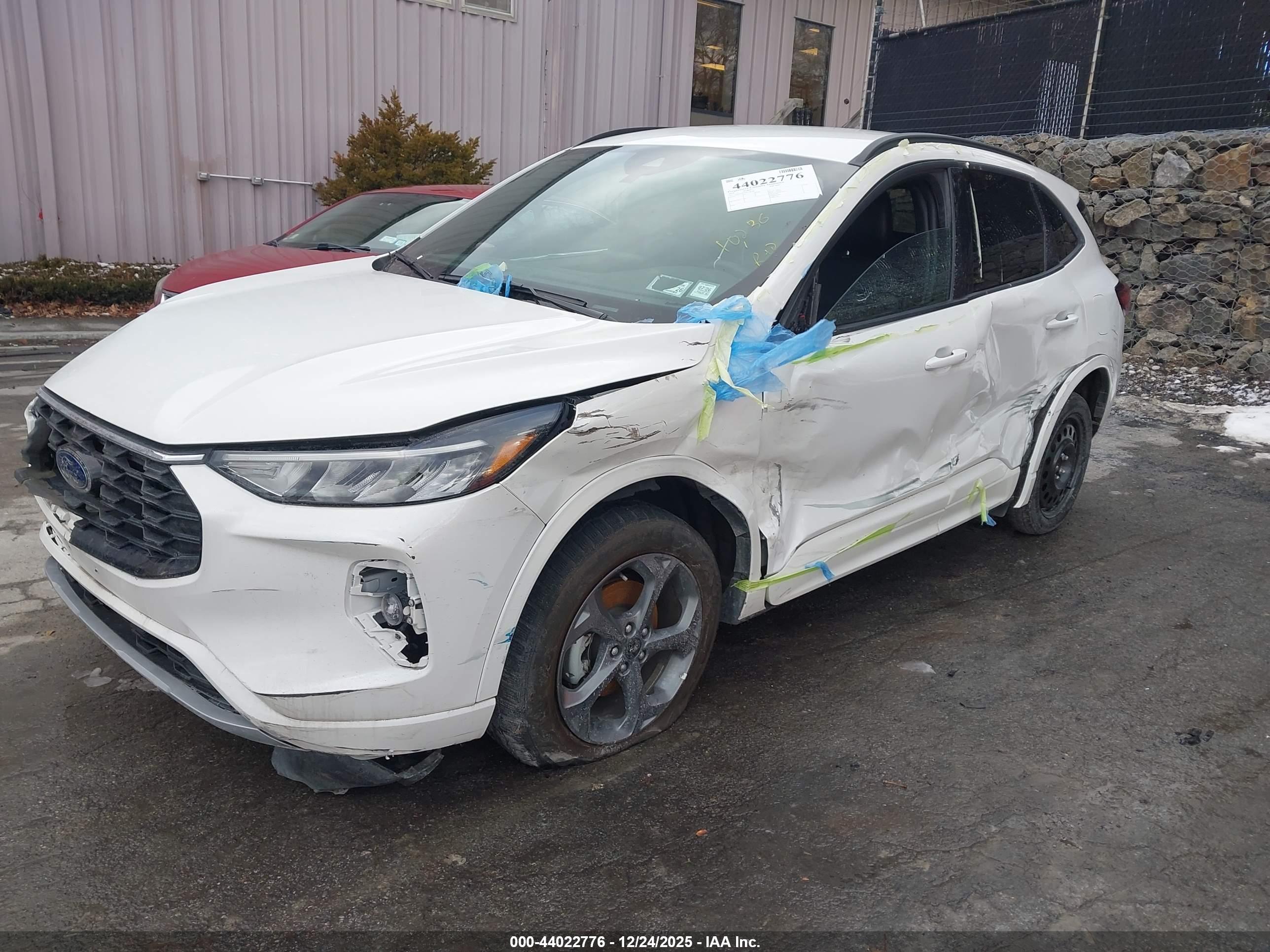 FORD ESCAPE image 2