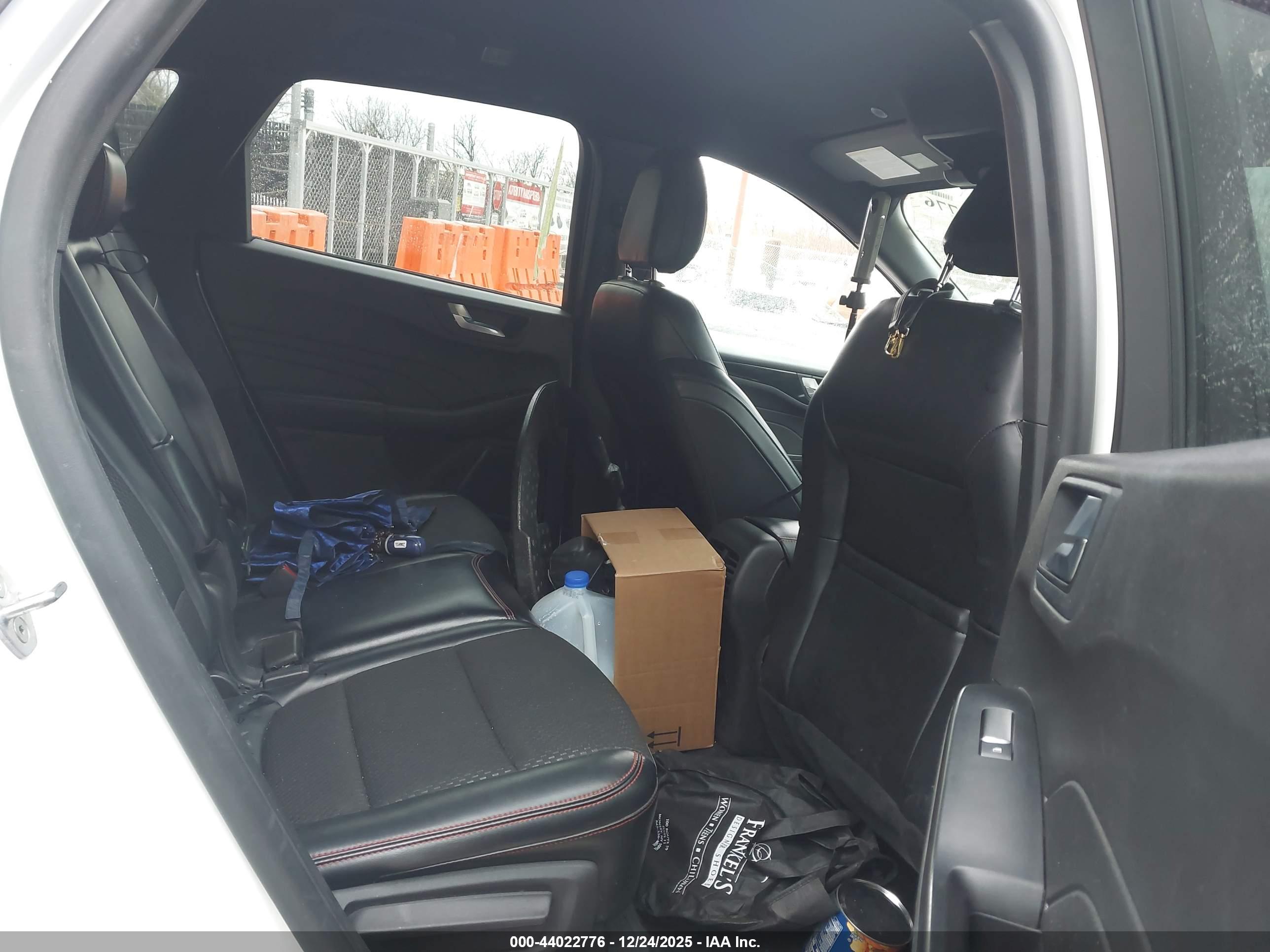 FORD ESCAPE image 8