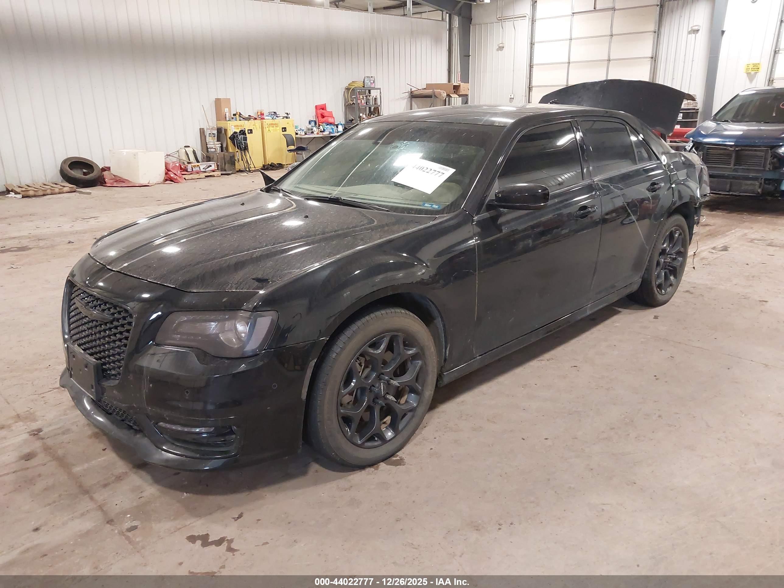 CHRYSLER 300 image 2