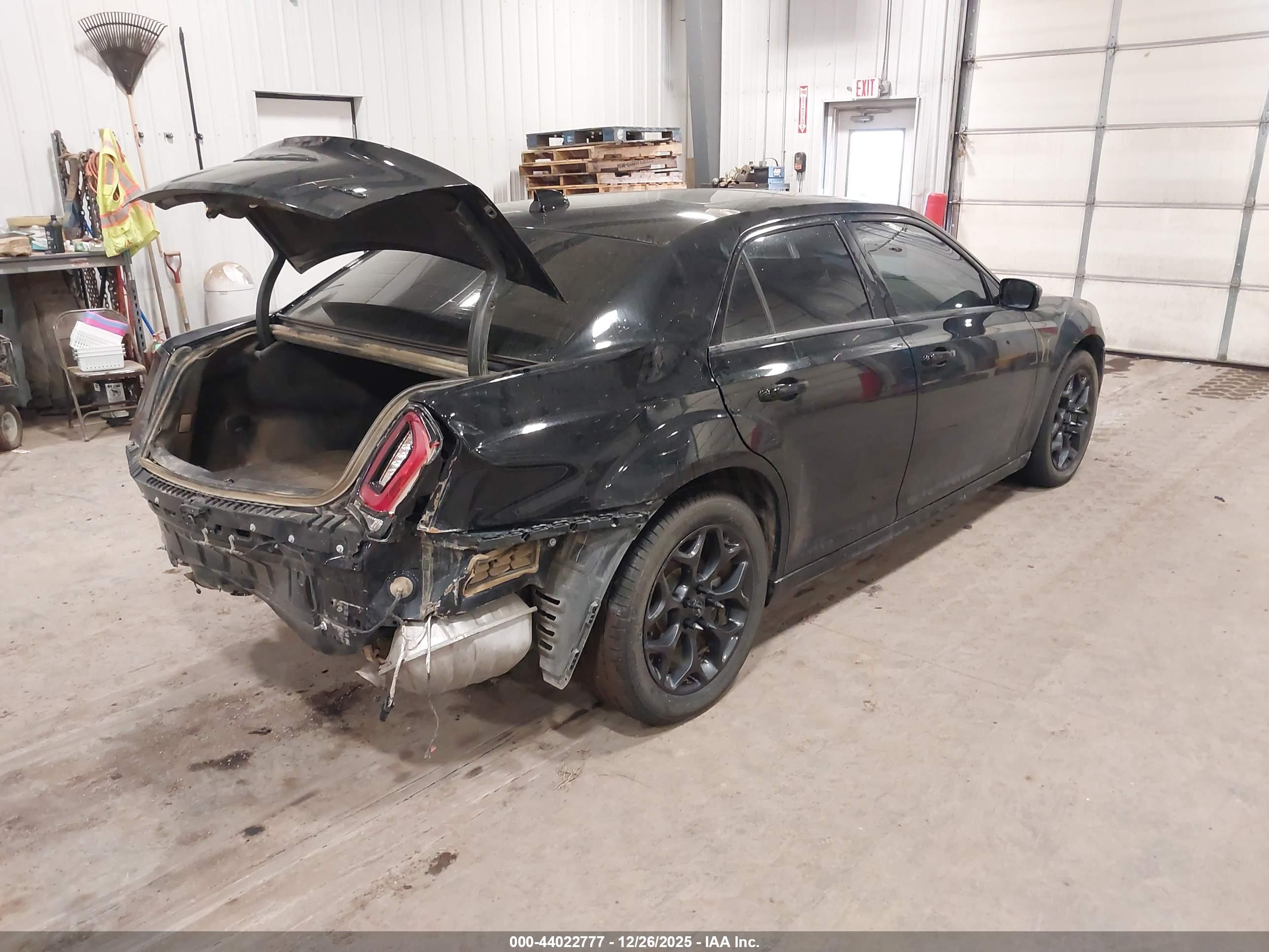 CHRYSLER 300 image 4