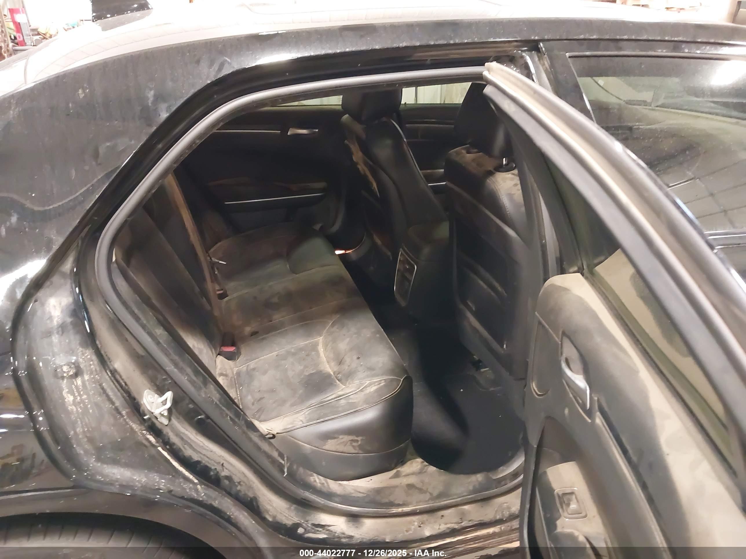 CHRYSLER 300 image 8