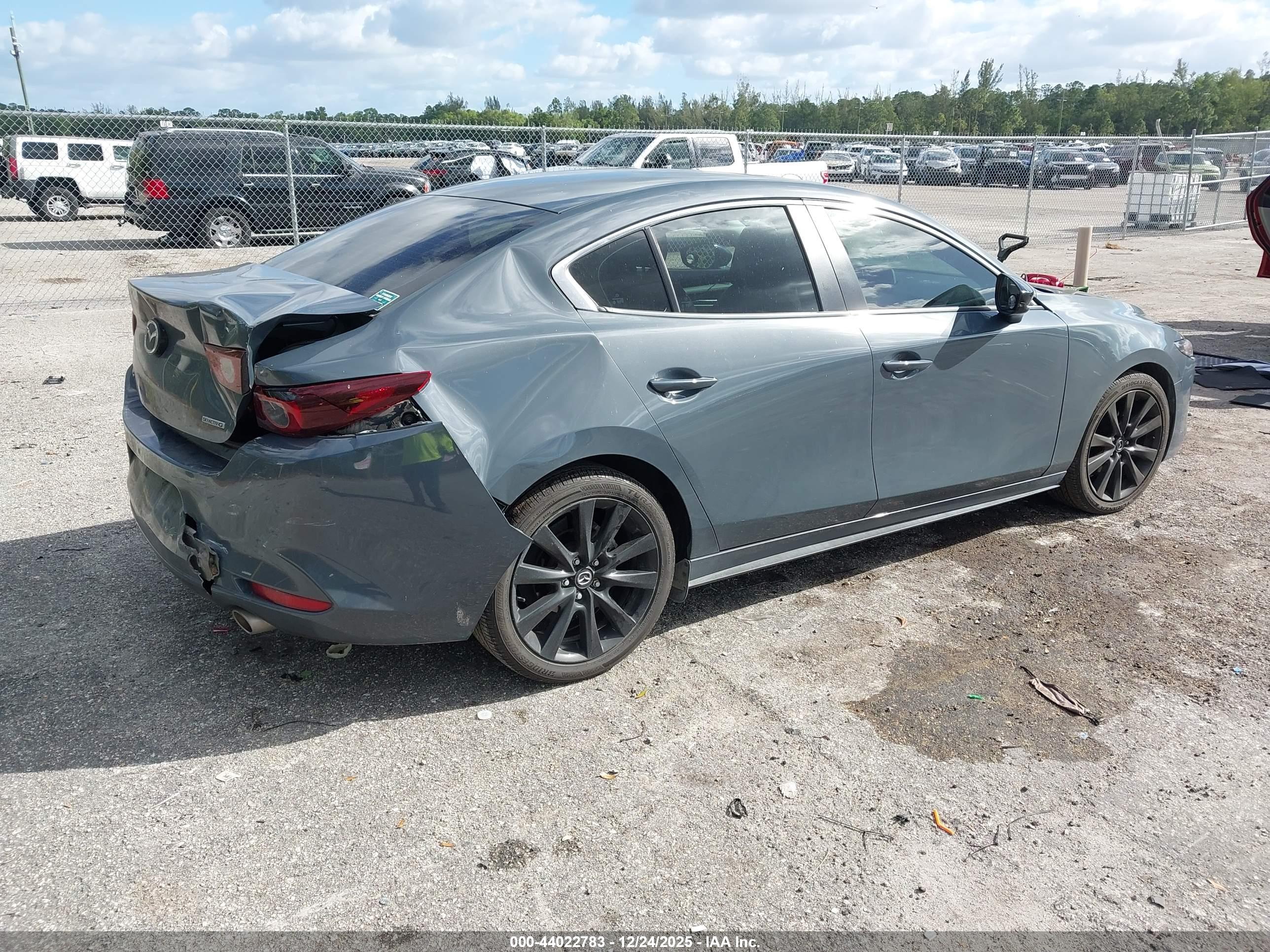 MAZDA MAZDA3 image 4