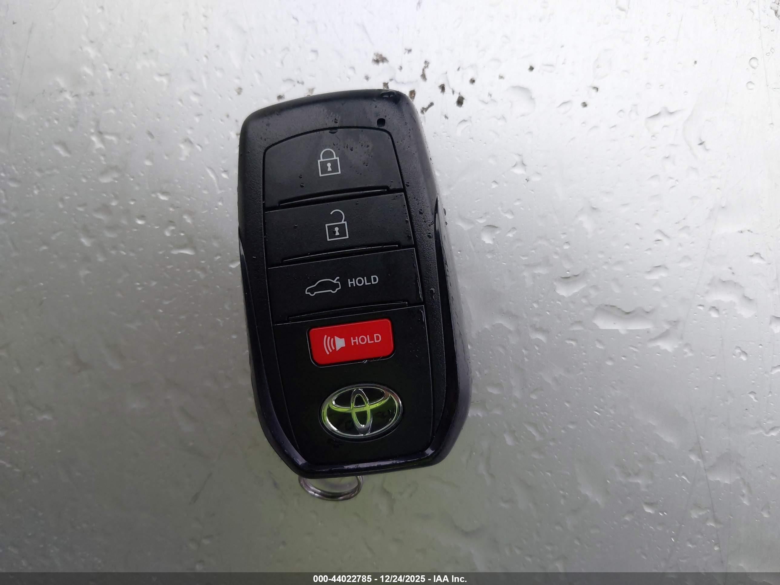 TOYOTA CAMRY image 11