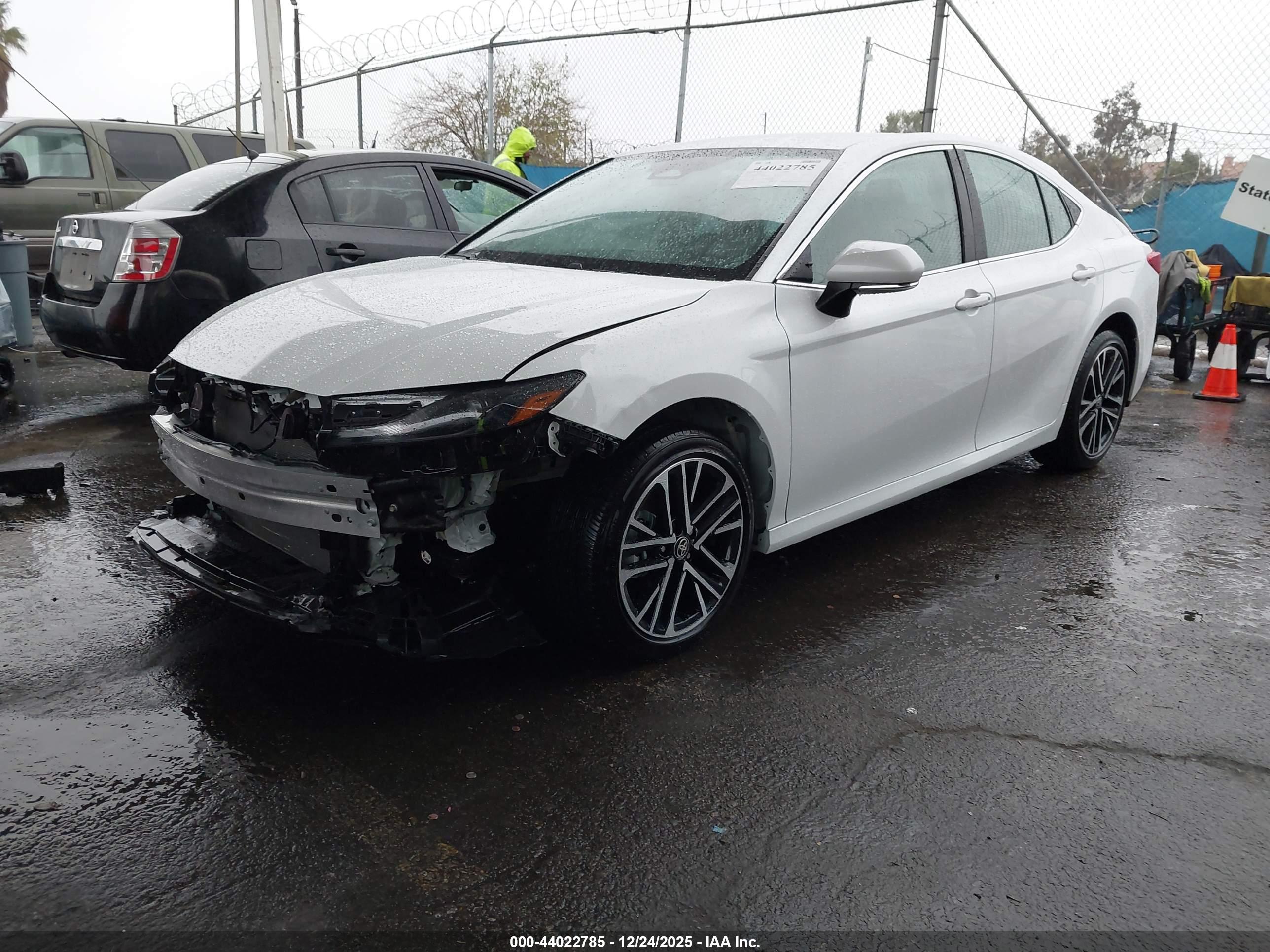 TOYOTA CAMRY image 2