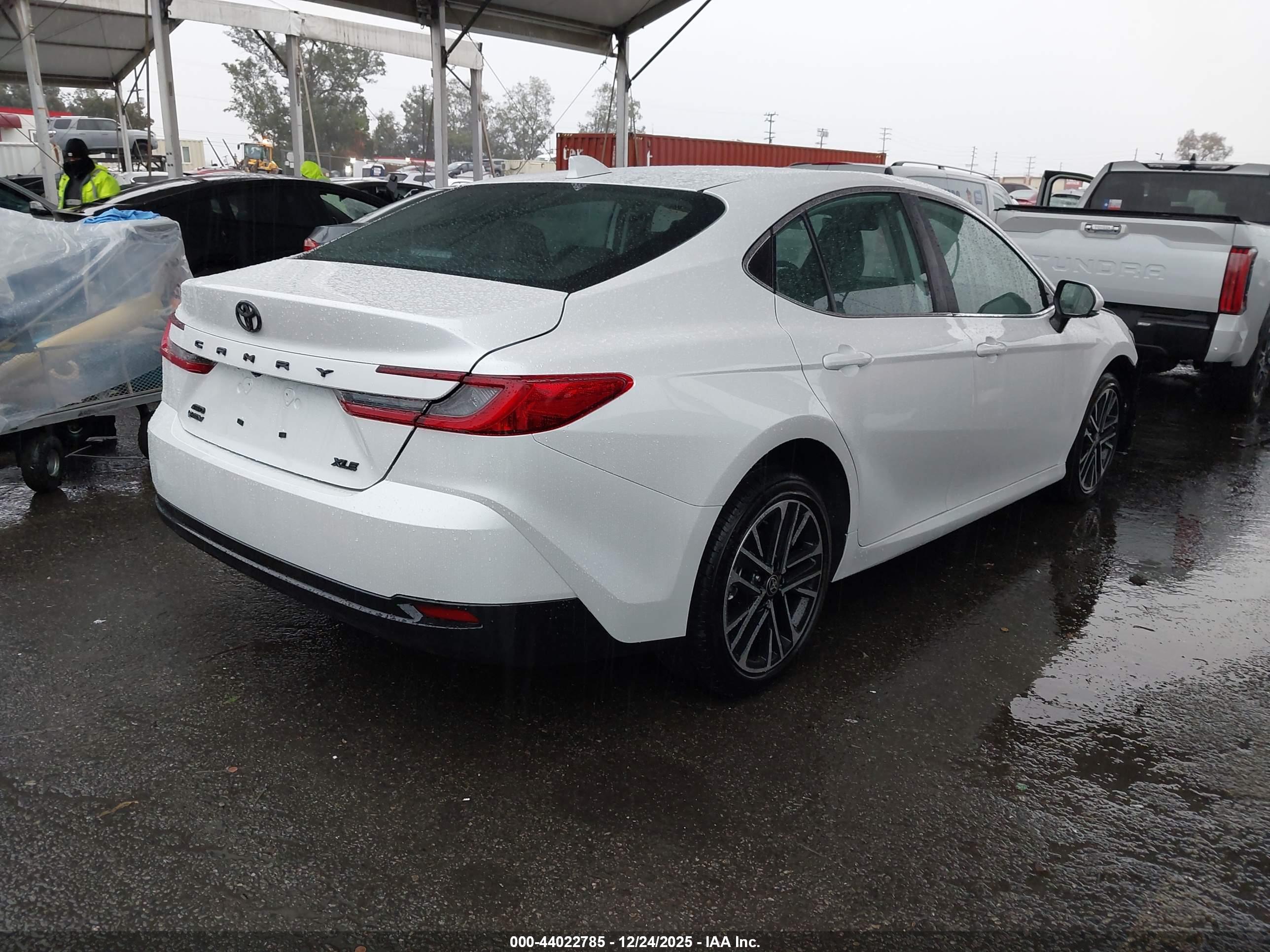 TOYOTA CAMRY image 4