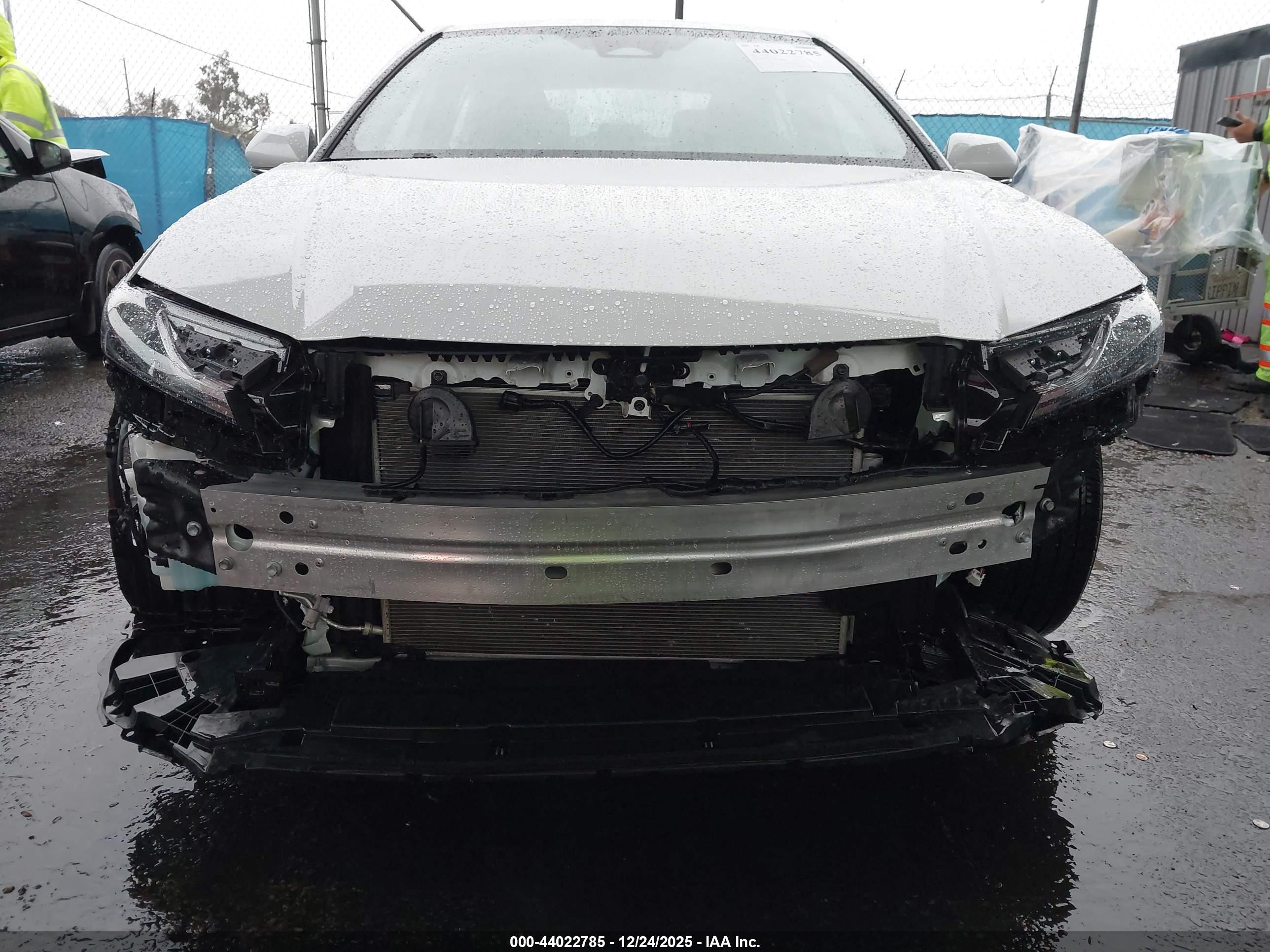 TOYOTA CAMRY image 6