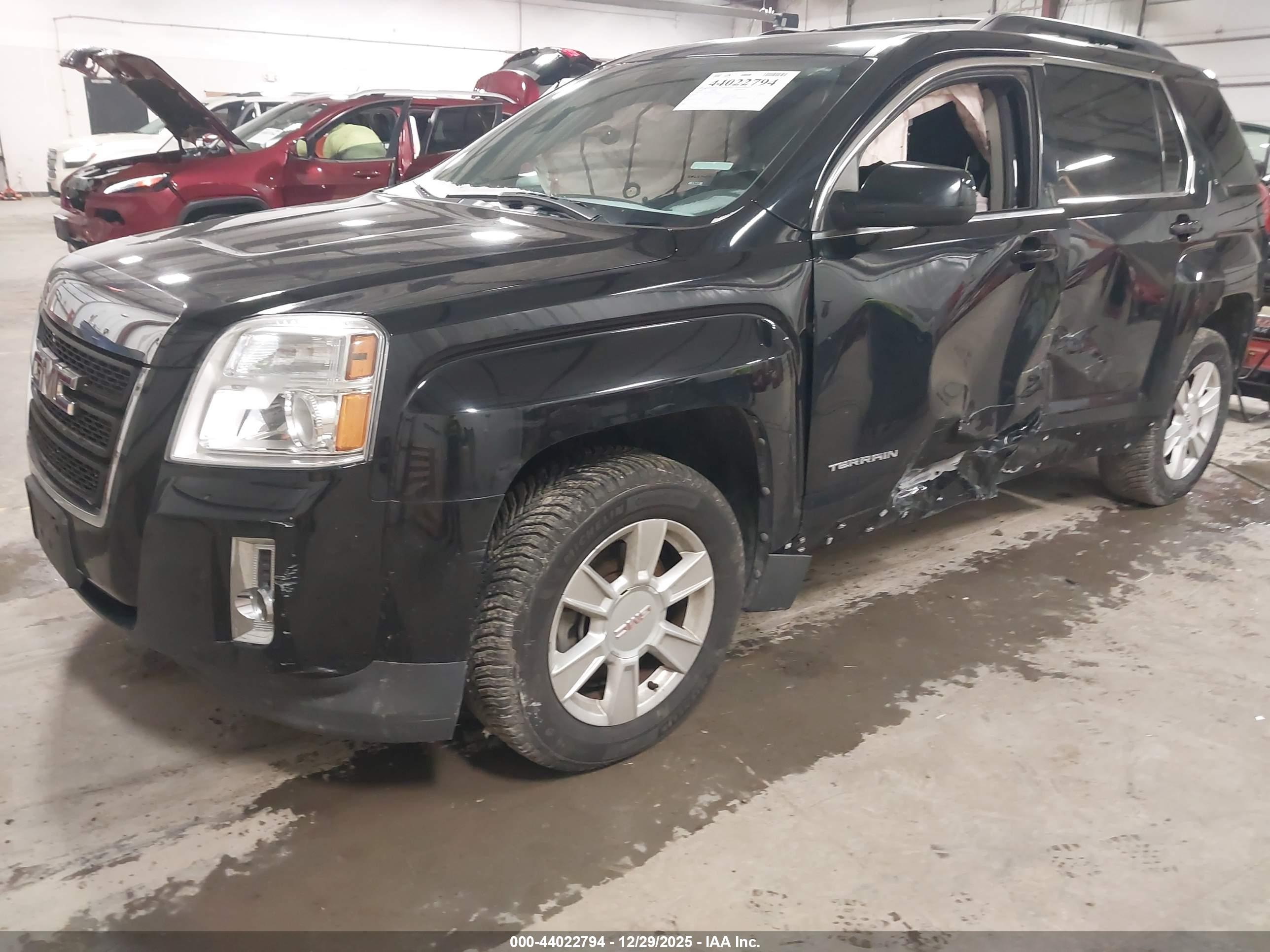 GMC TERRAIN image 2