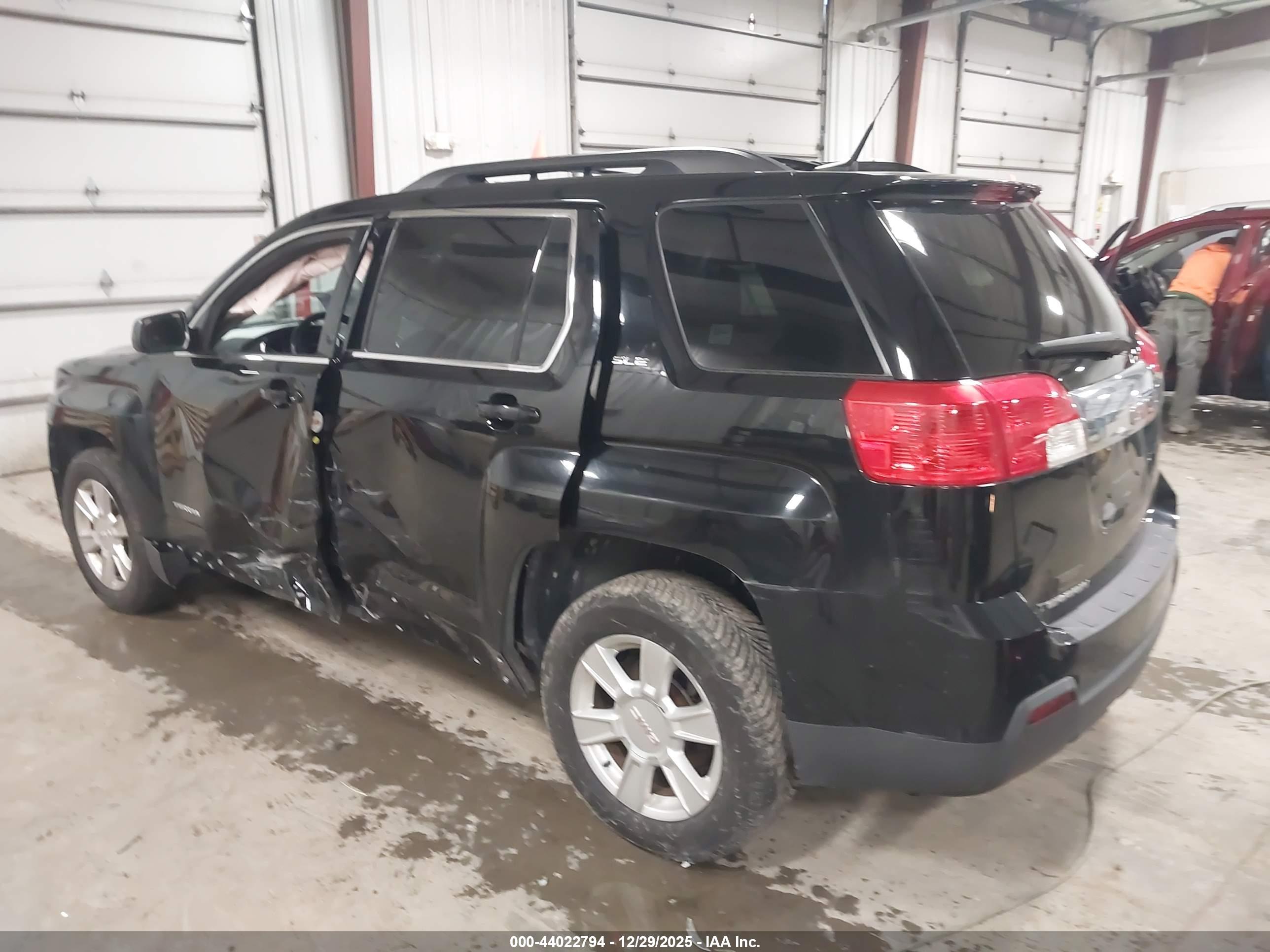 GMC TERRAIN image 3