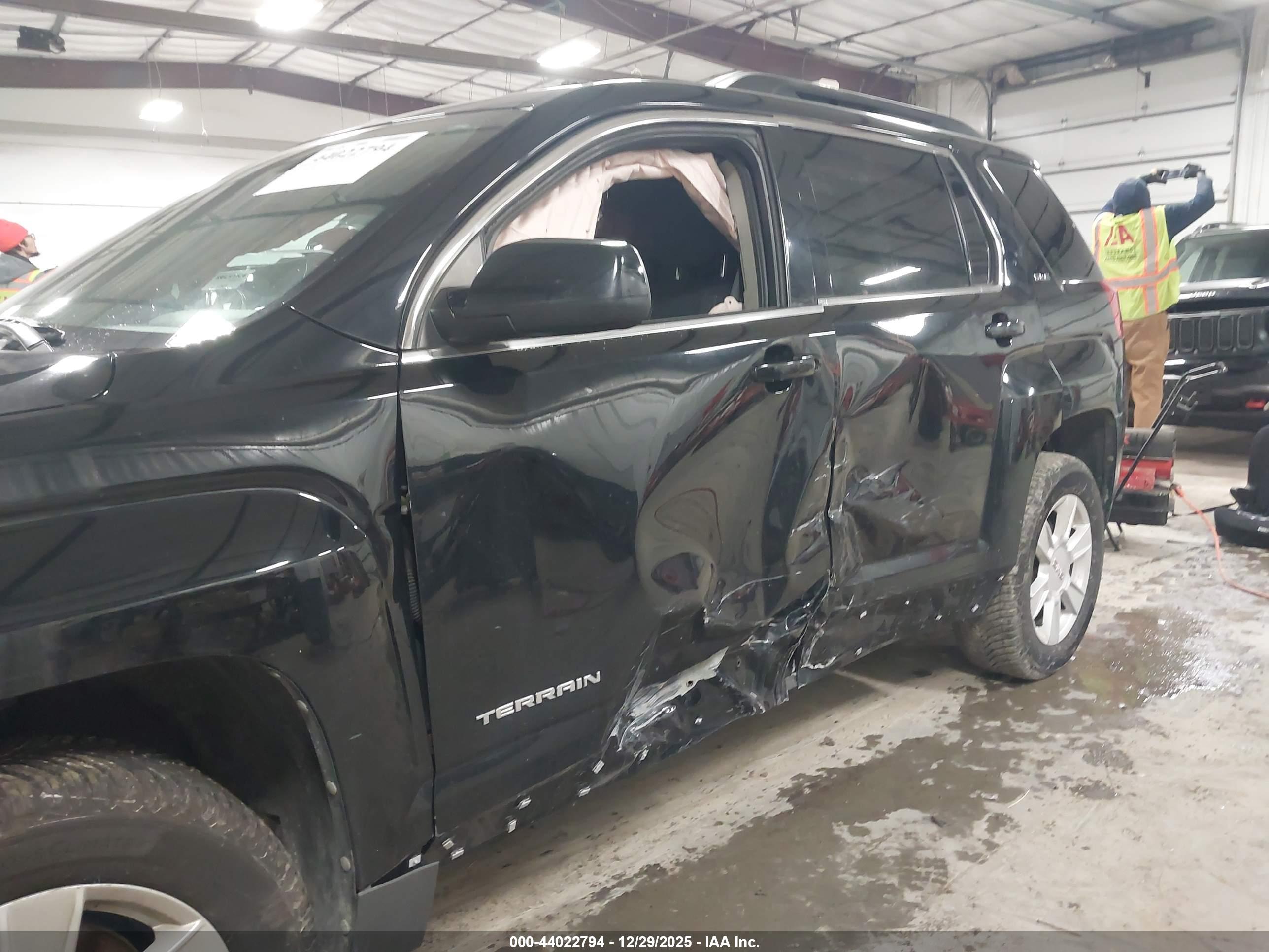 GMC TERRAIN image 6