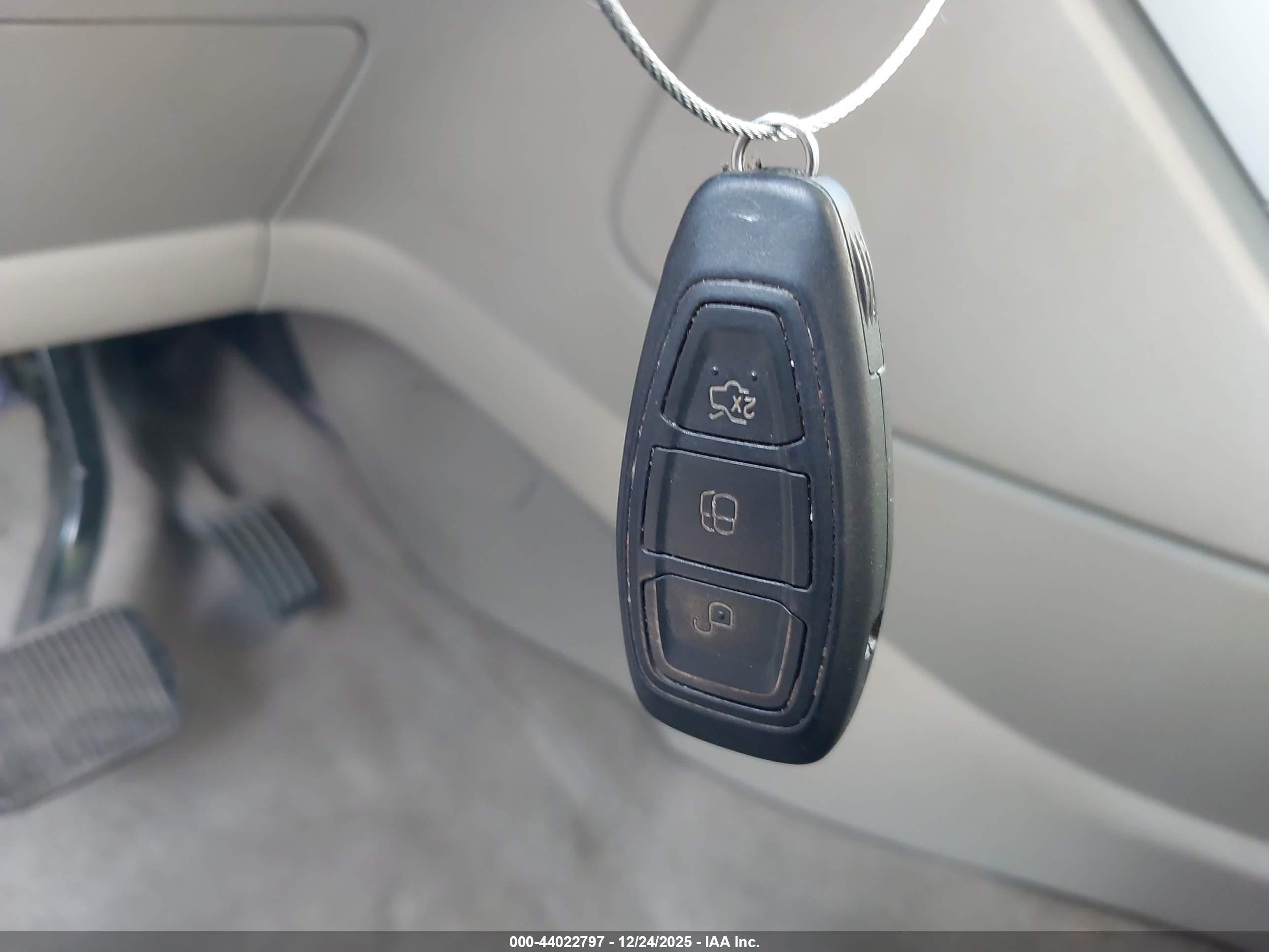 FORD C-MAX image 11