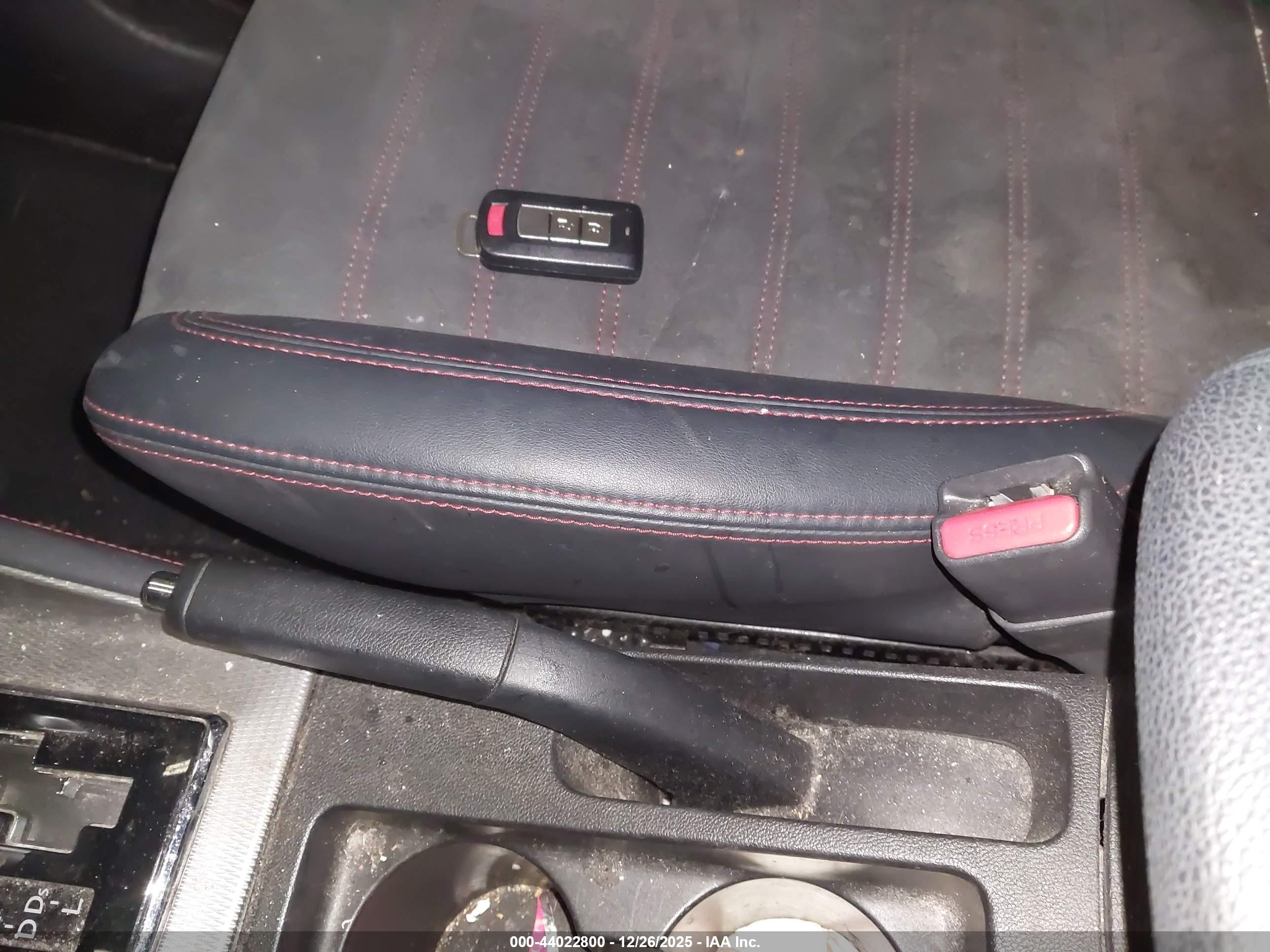 MITSUBISHI OUTLANDER image 11