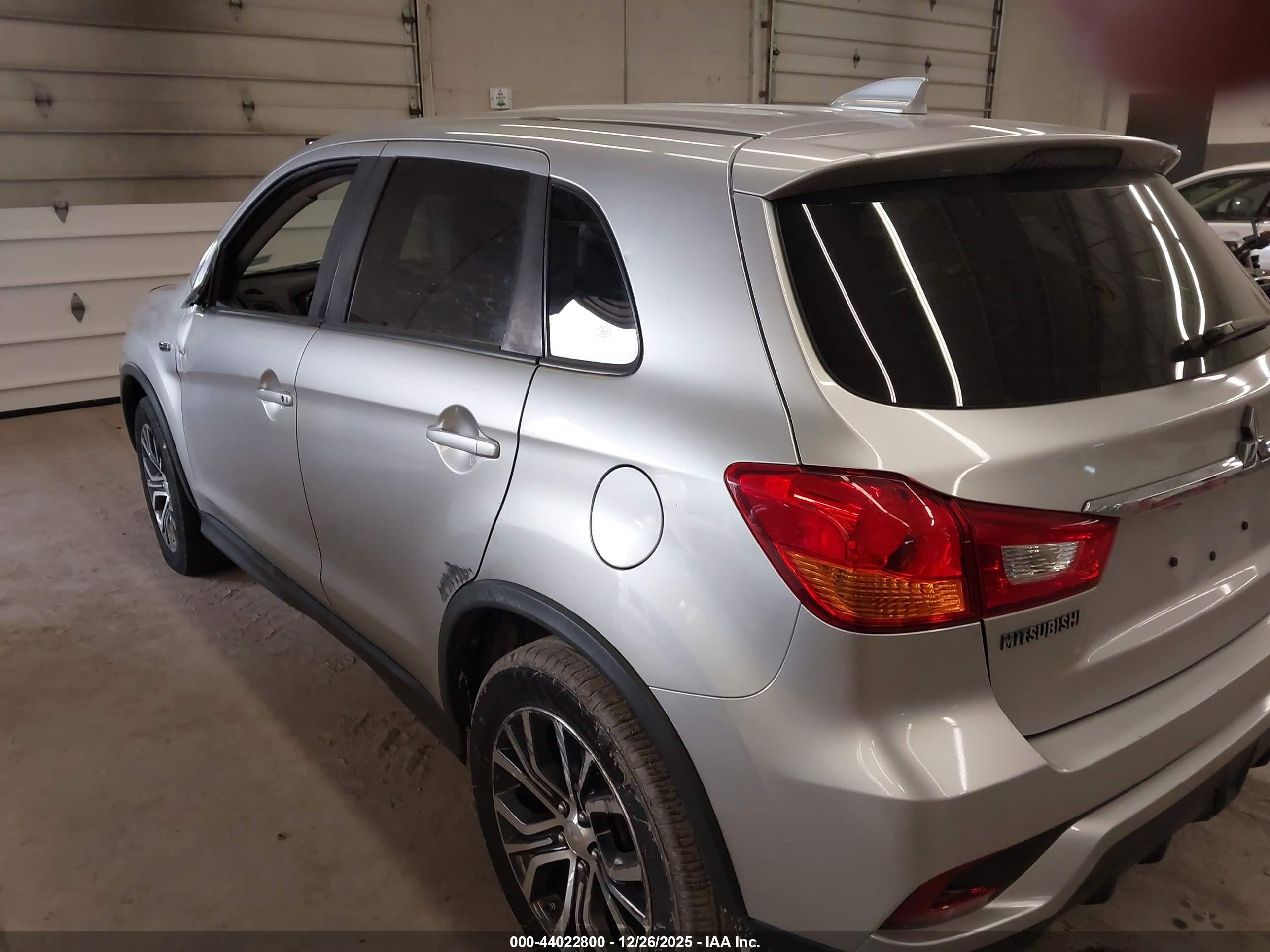MITSUBISHI OUTLANDER image 3