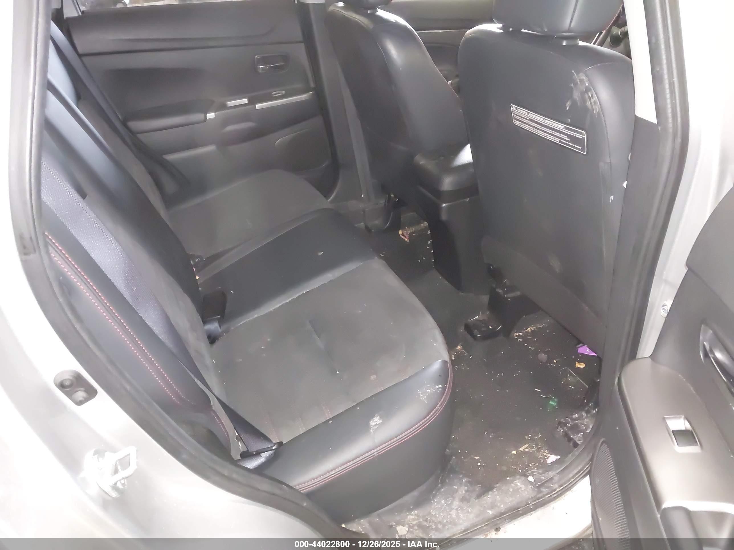 MITSUBISHI OUTLANDER image 8