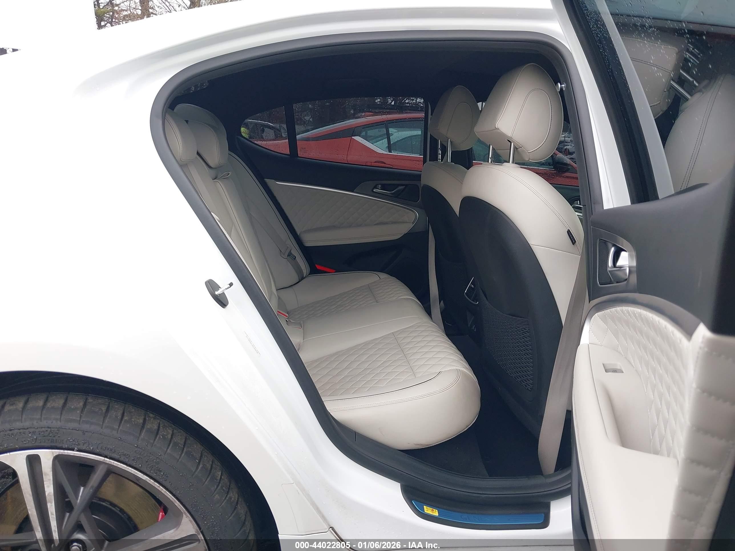 GENESIS G70 image 8