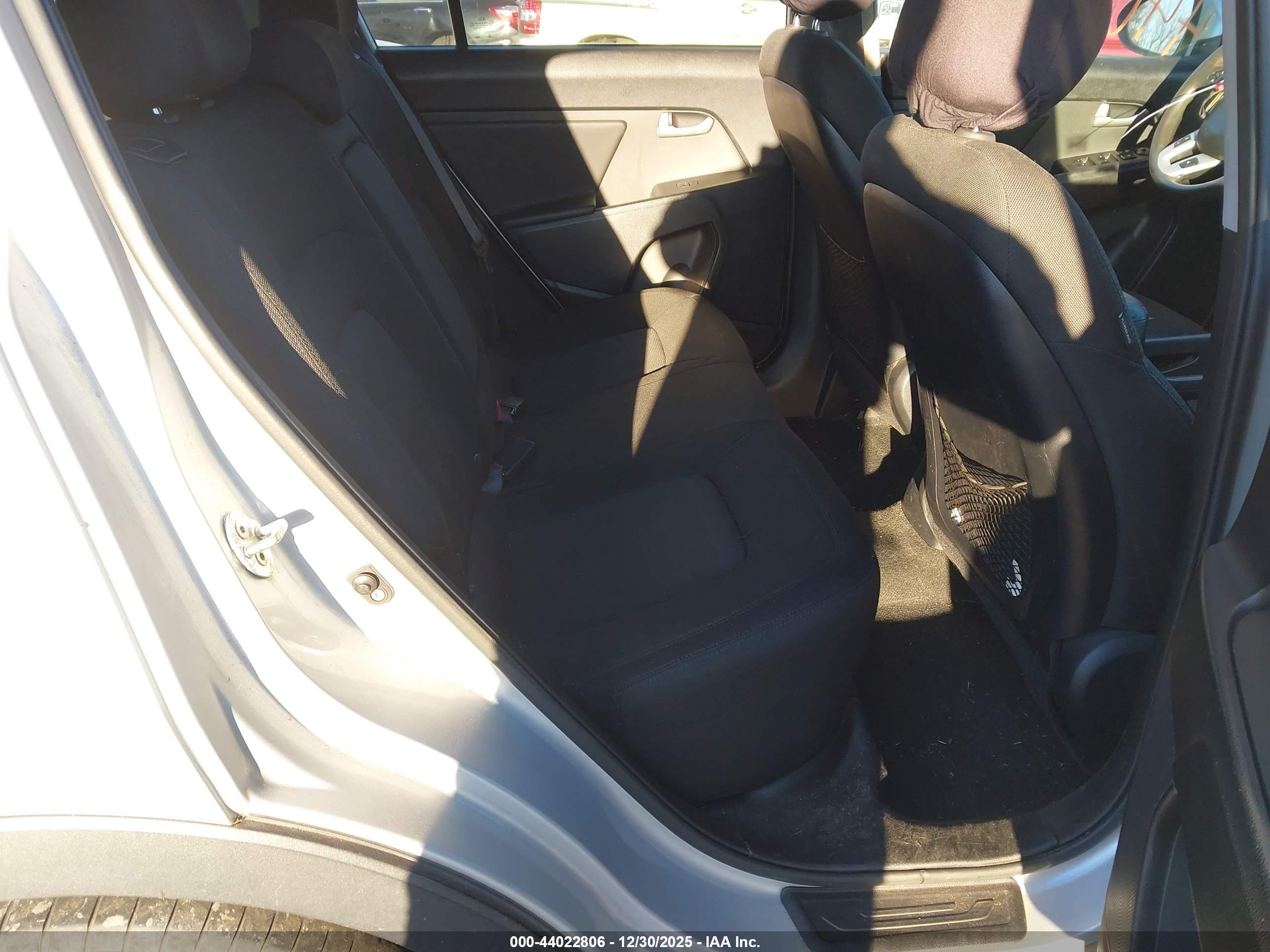KIA SPORTAGE image 8
