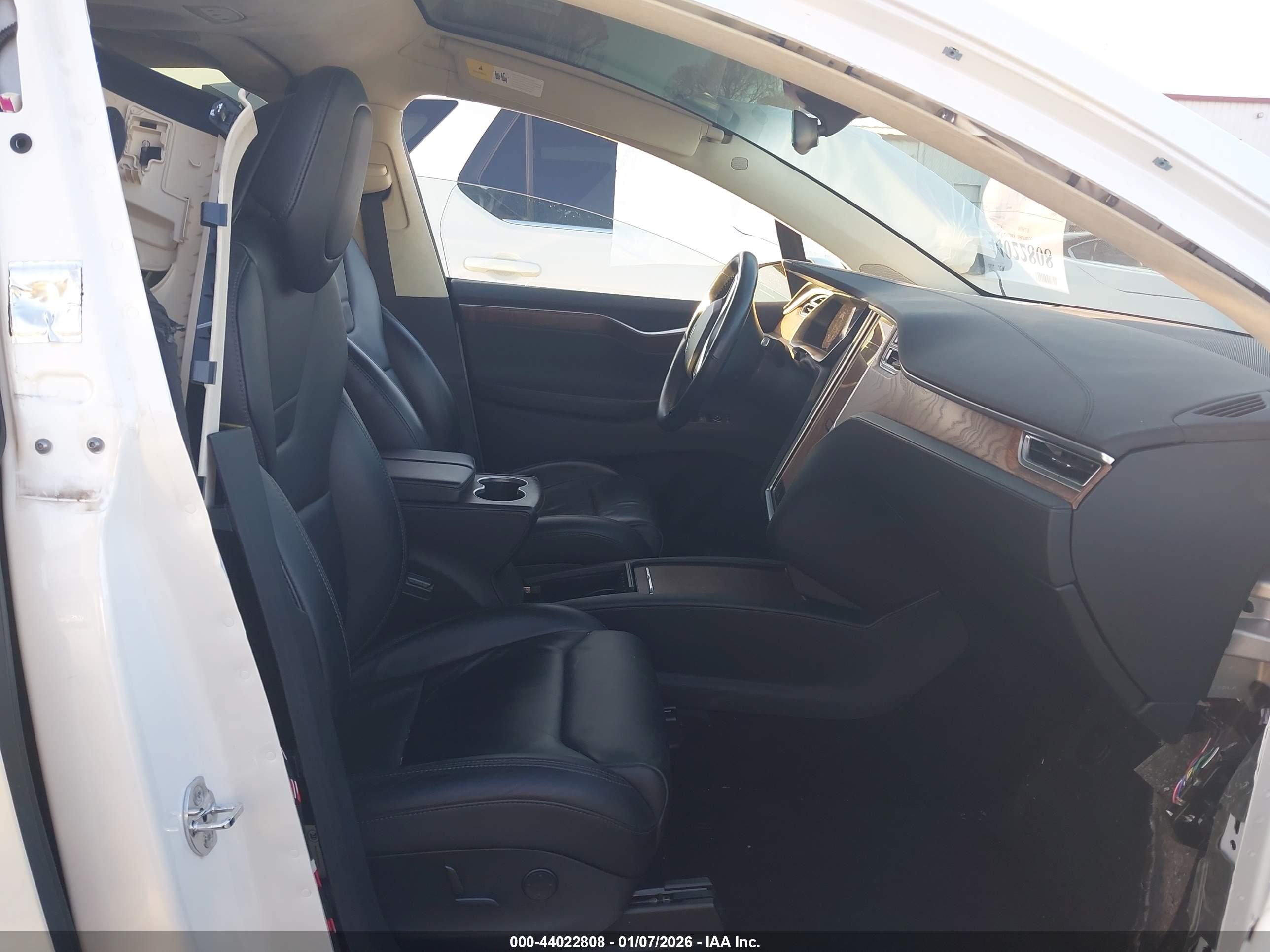 TESLA MODEL image 5
