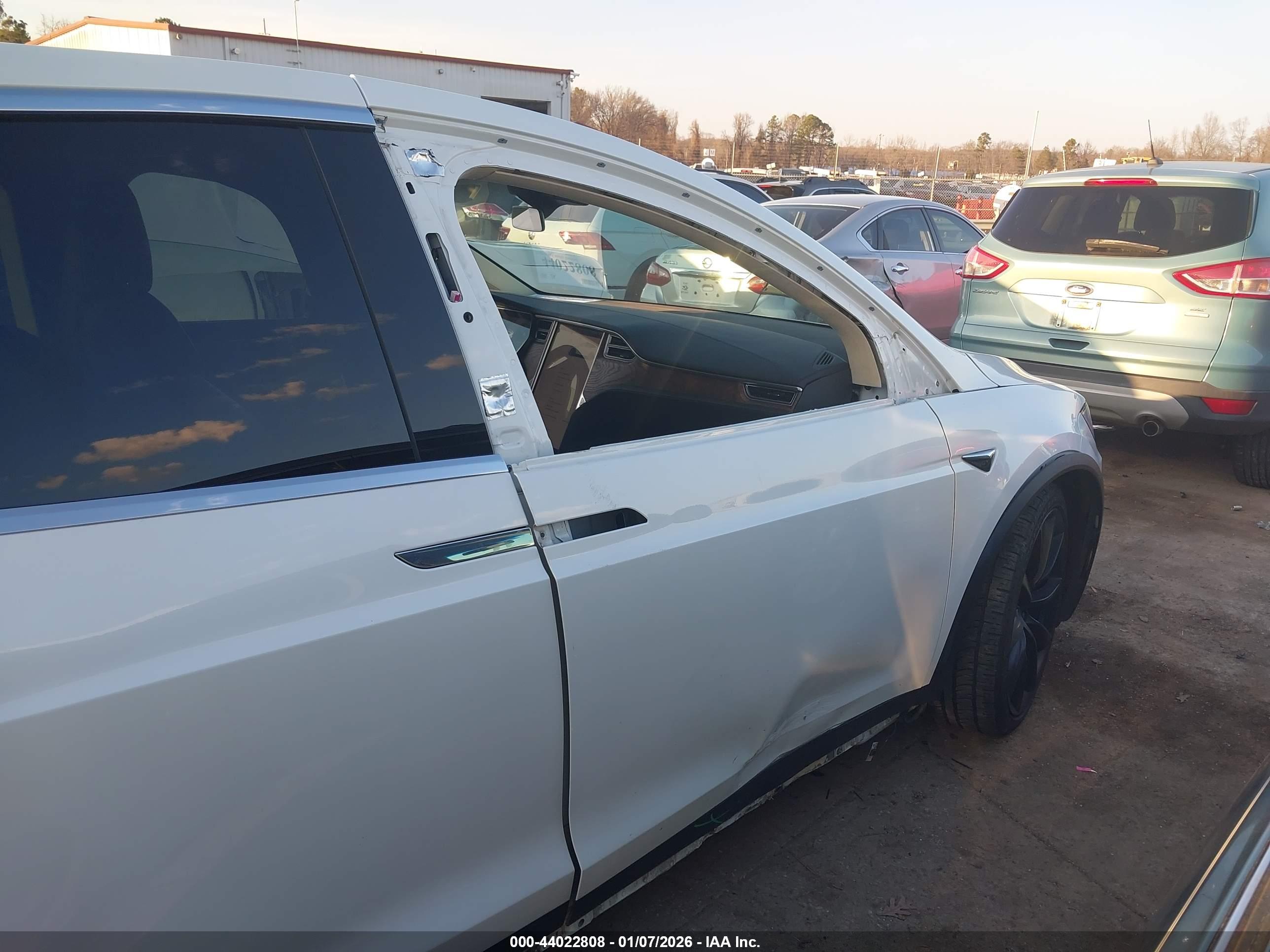 TESLA MODEL image 6