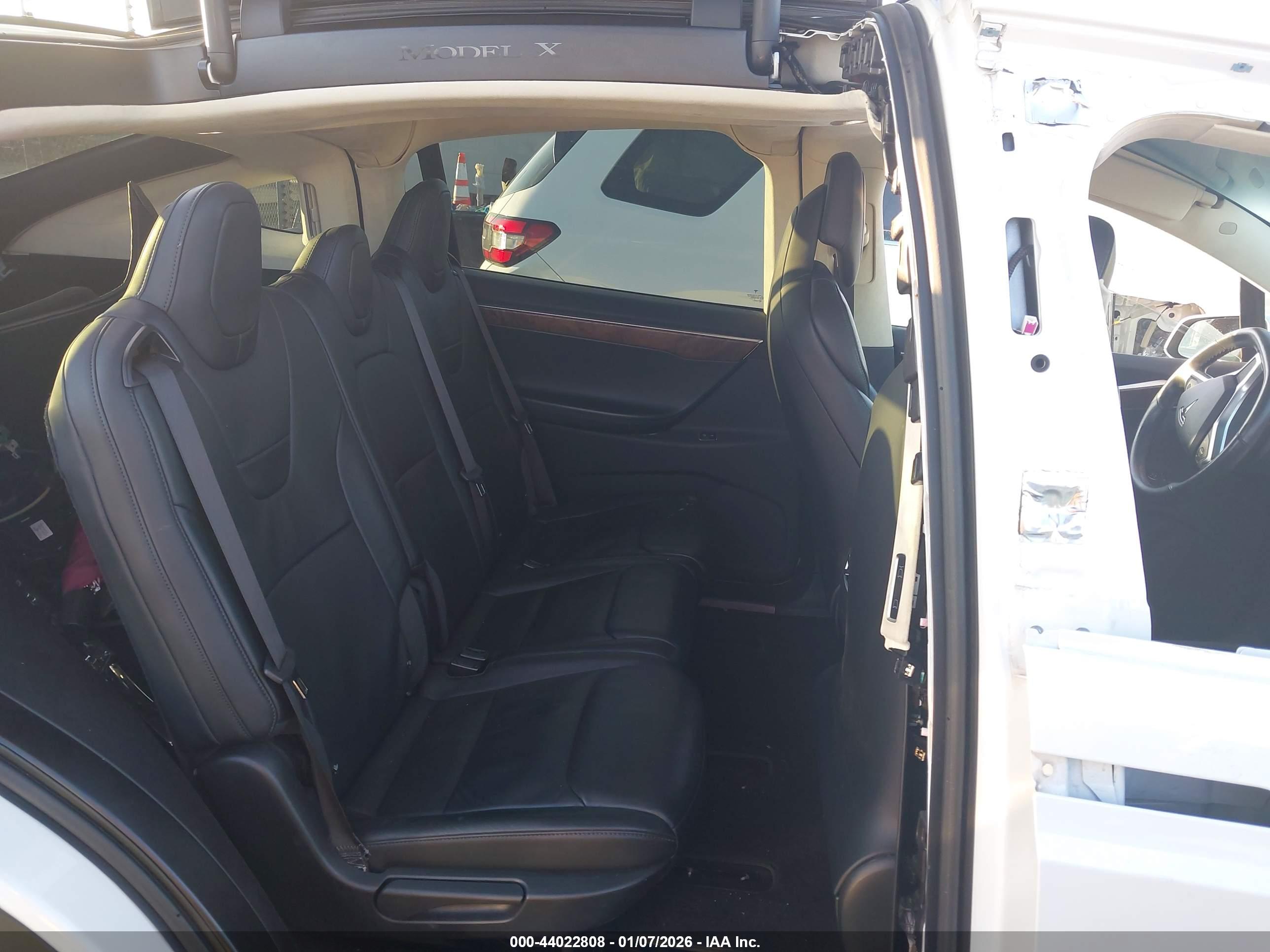 TESLA MODEL image 8