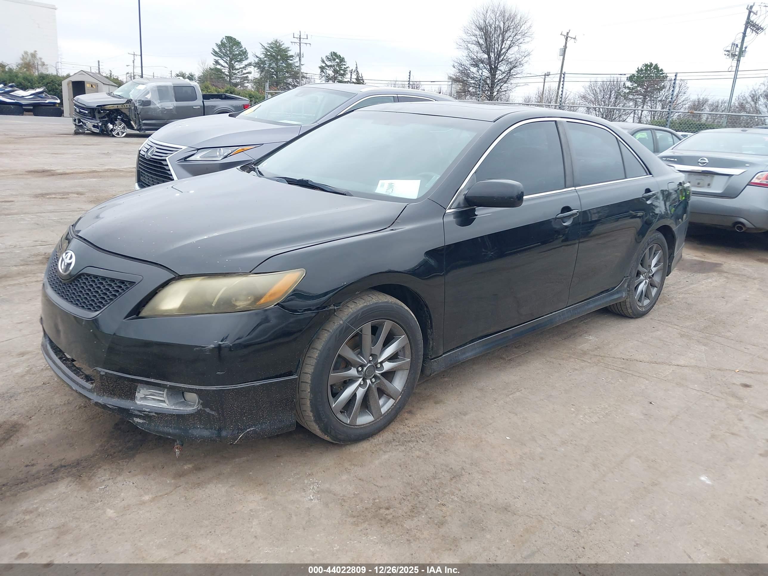 TOYOTA CAMRY image 2