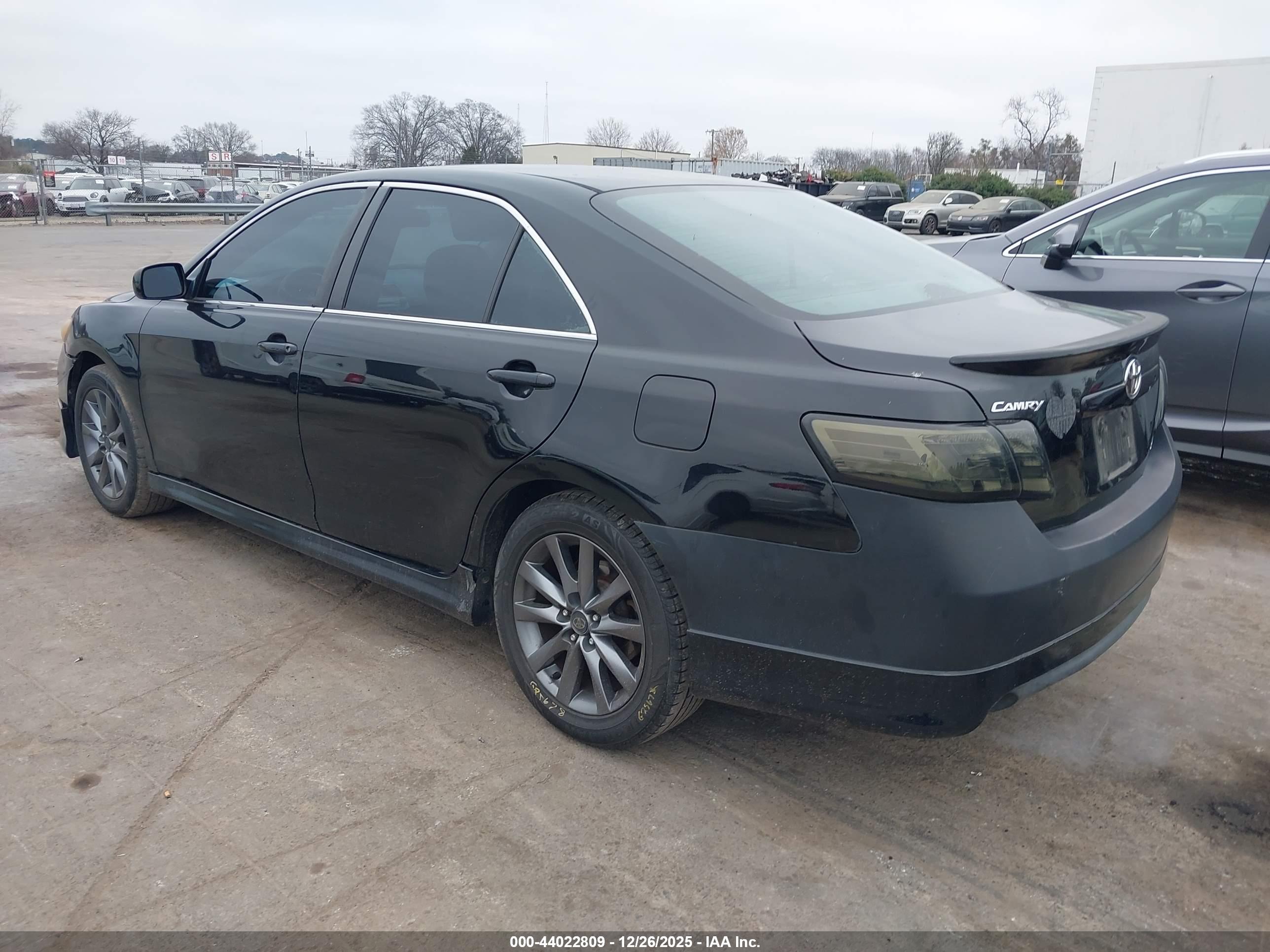 TOYOTA CAMRY image 3