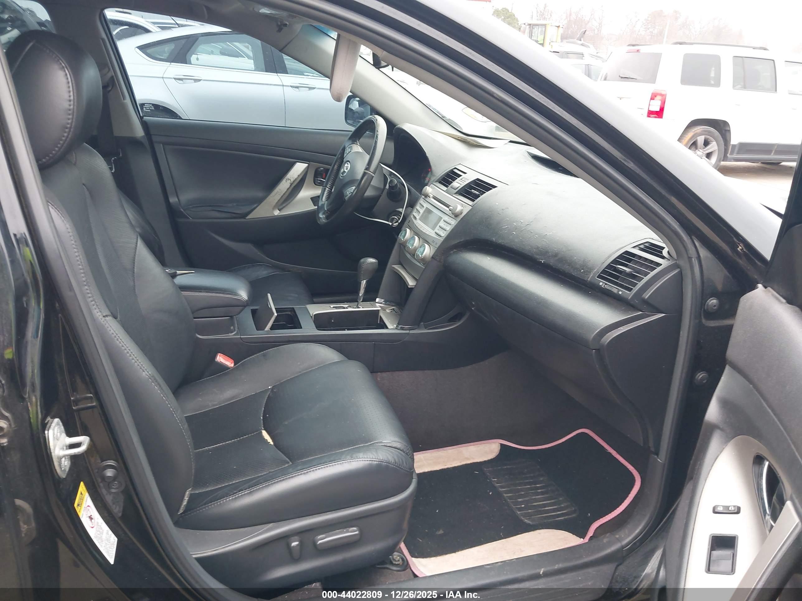 TOYOTA CAMRY image 5