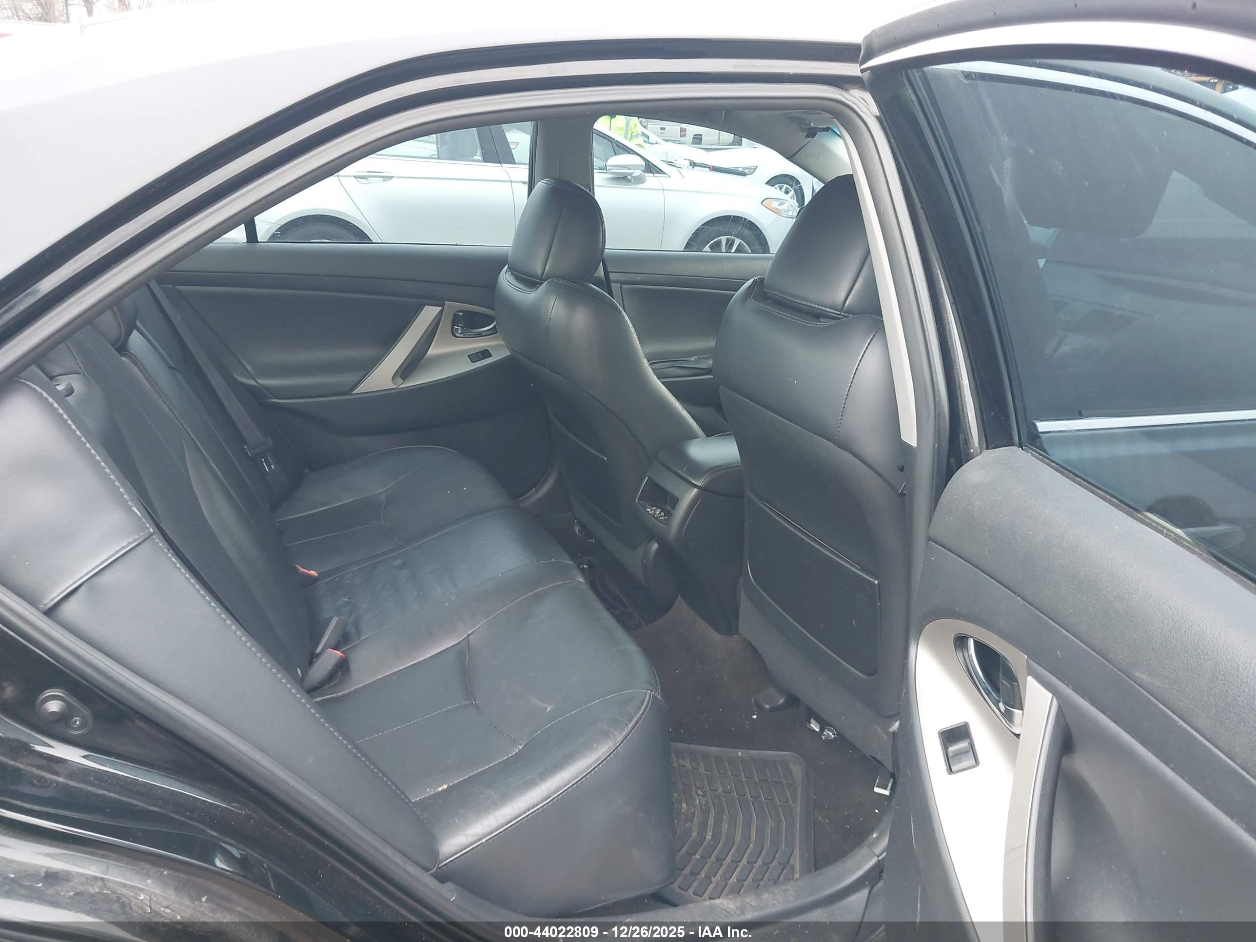 TOYOTA CAMRY image 8