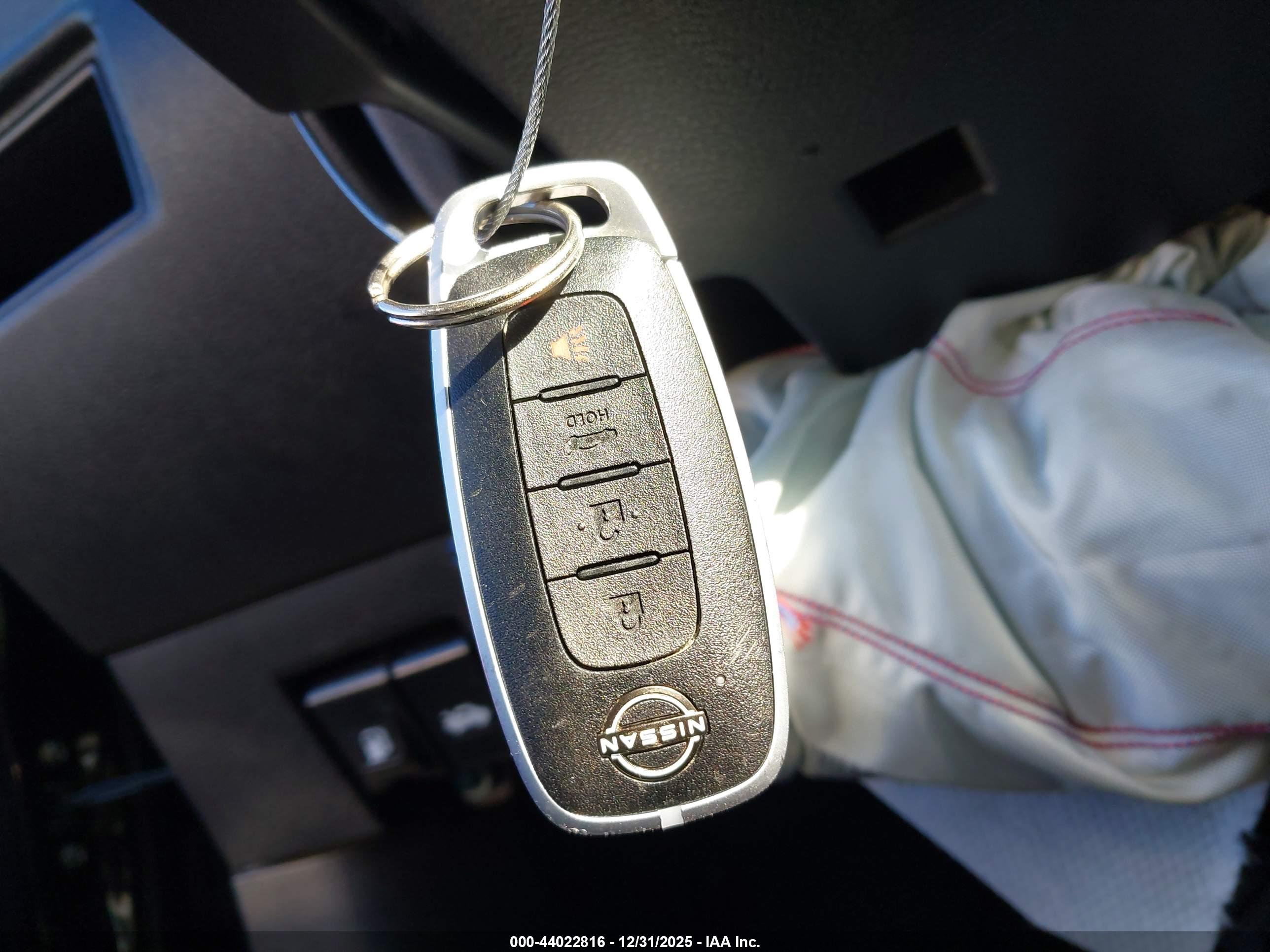 NISSAN VERSA image 11