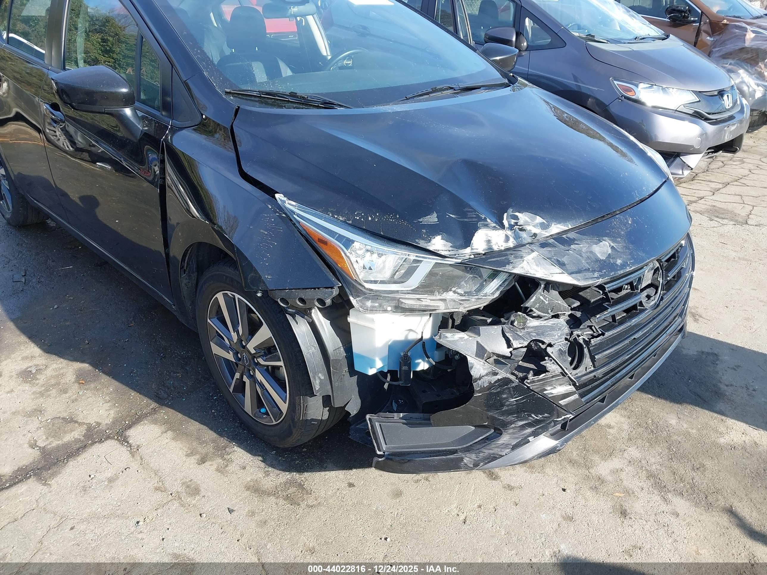 NISSAN VERSA image 6