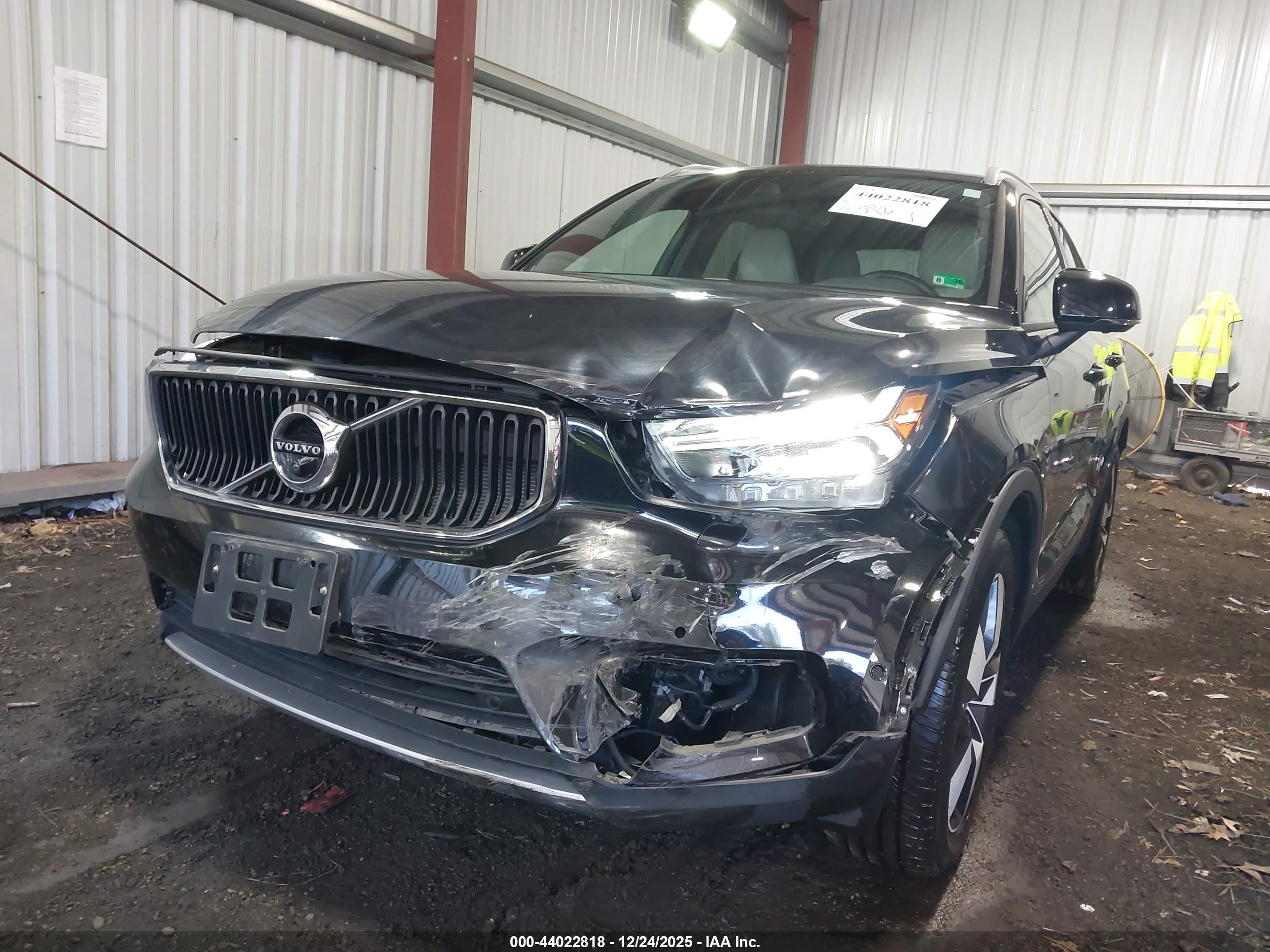 VOLVO XC40 image 6