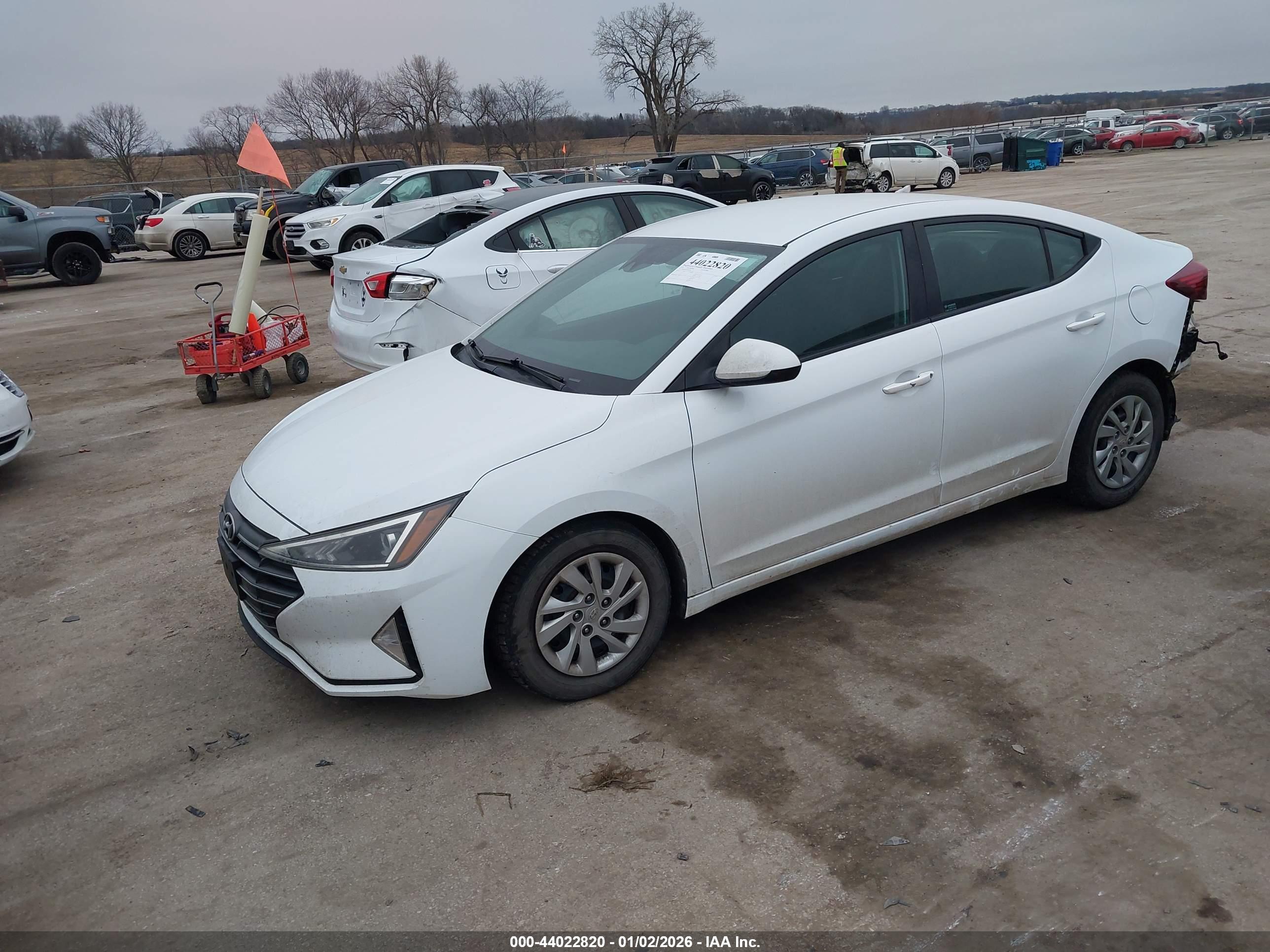 HYUNDAI ELANTRA image 2