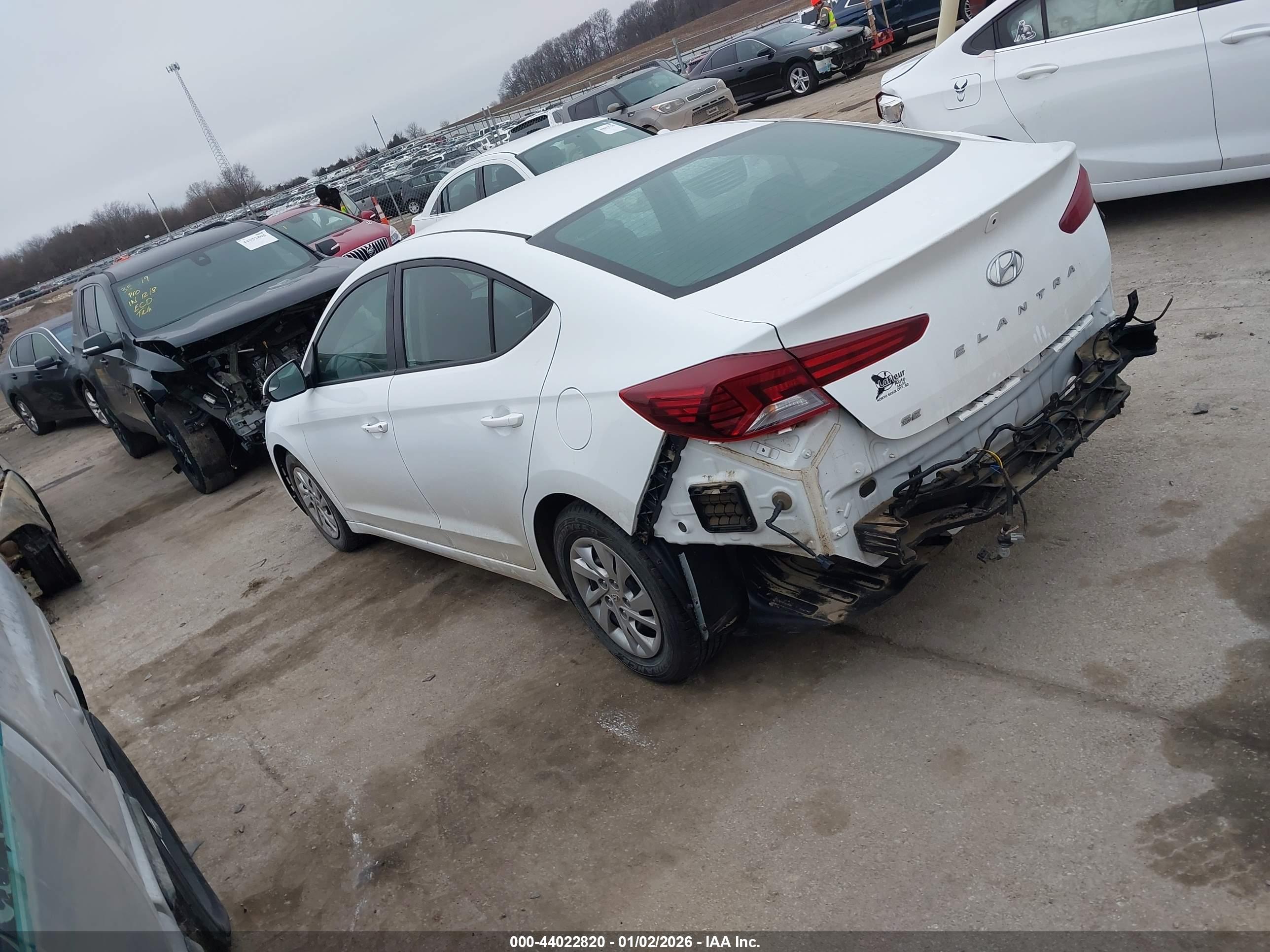 HYUNDAI ELANTRA image 3