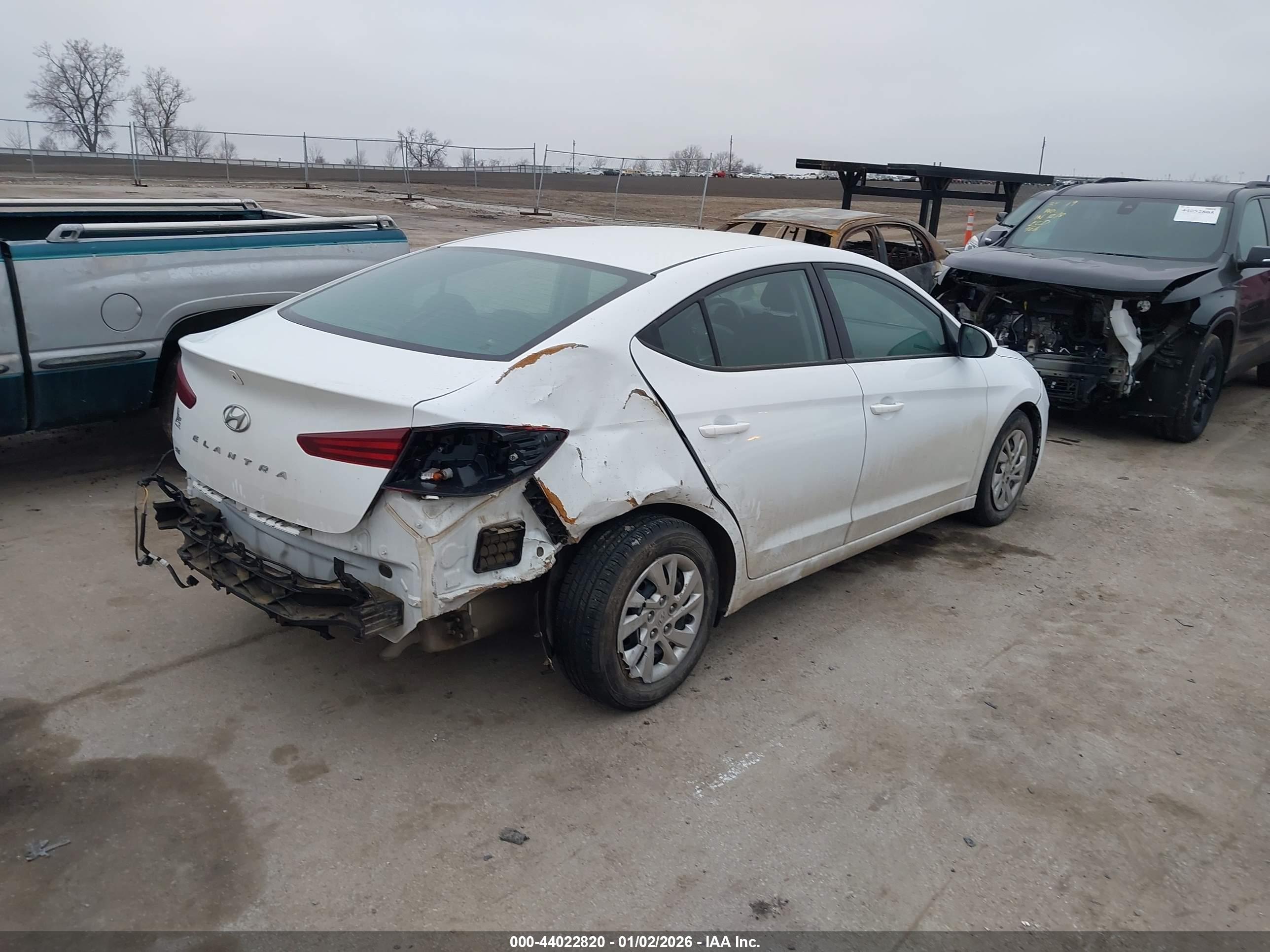 HYUNDAI ELANTRA image 4