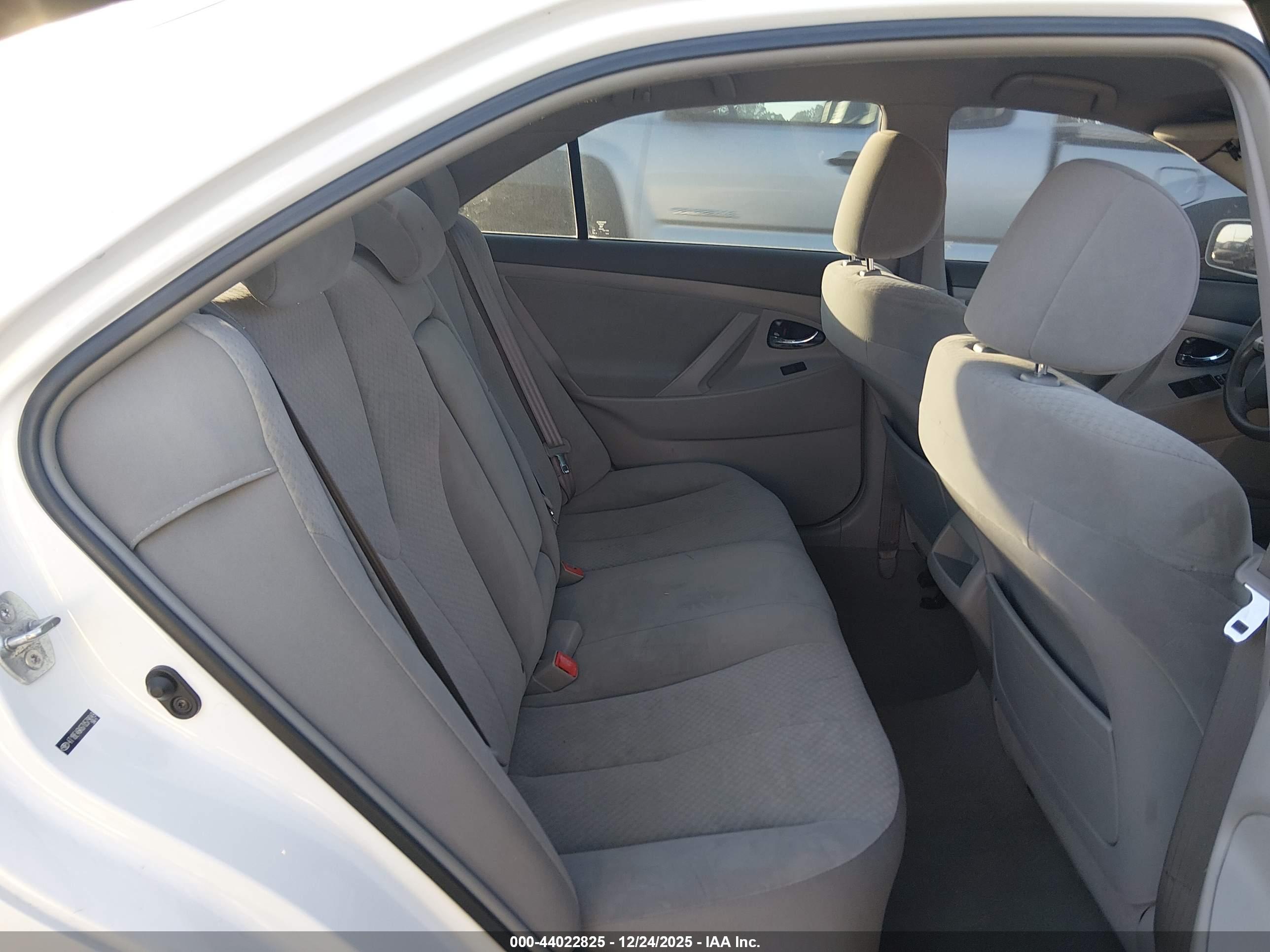 TOYOTA CAMRY image 8