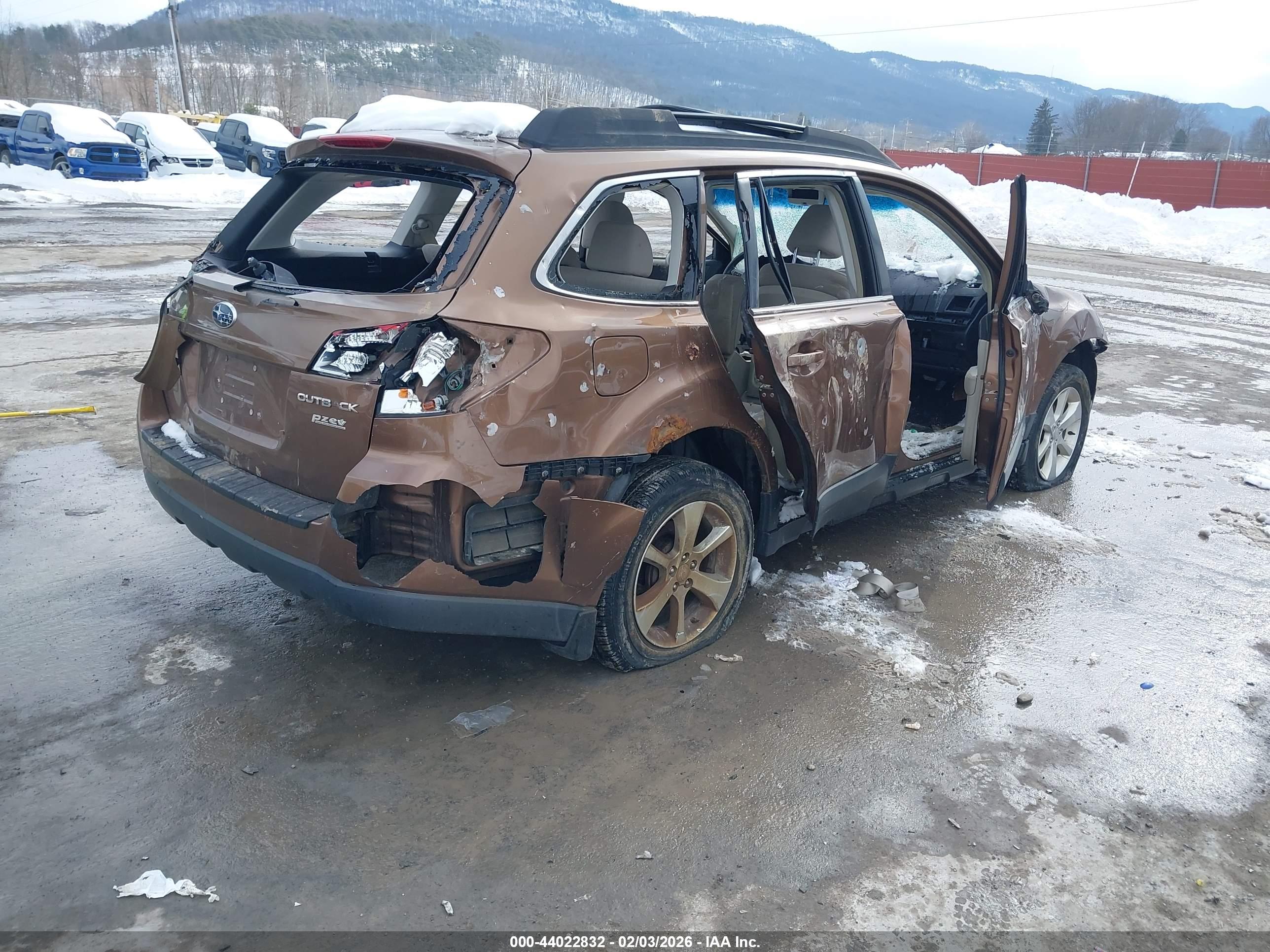 SUBARU OUTBACK image 4