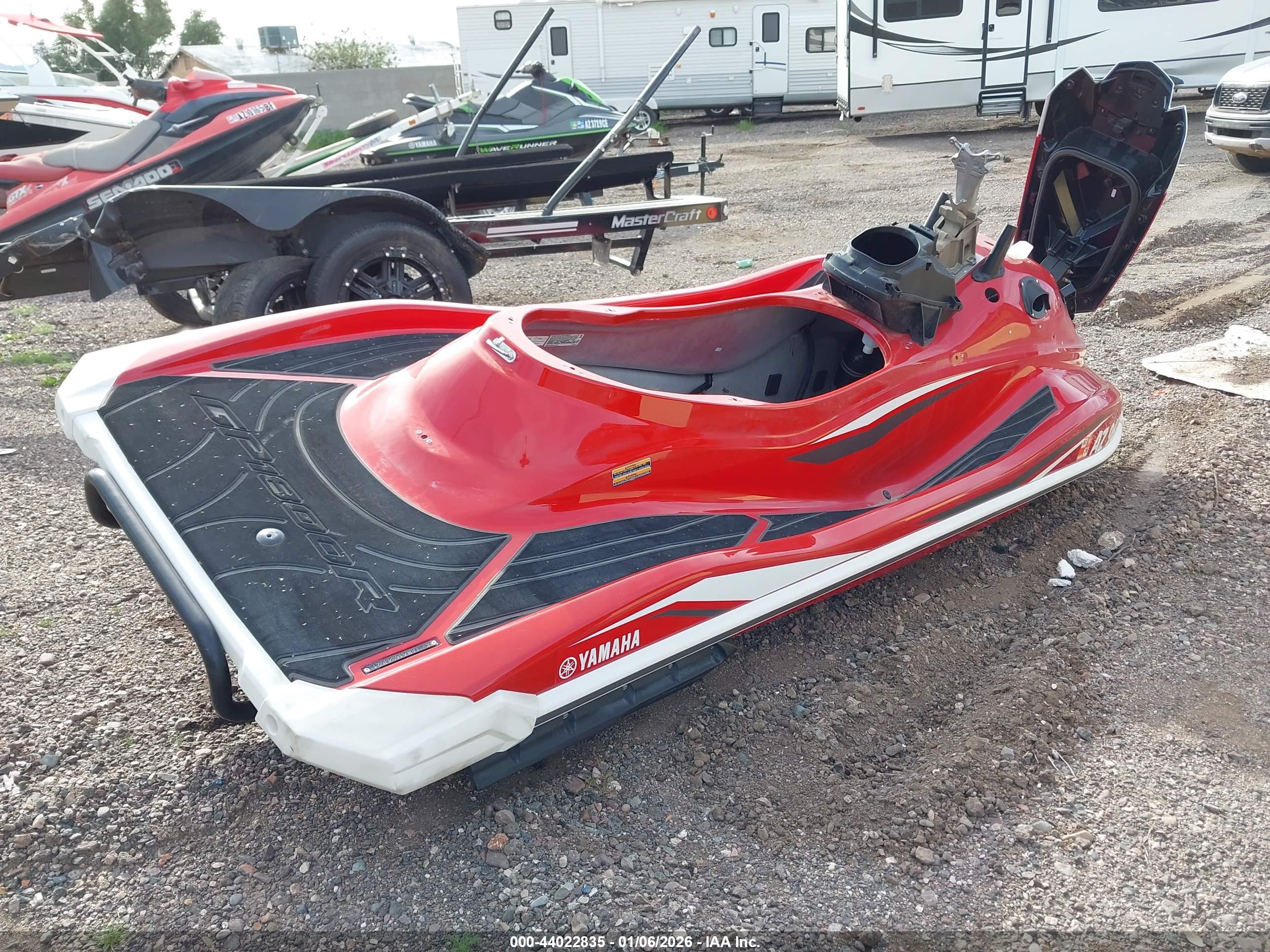 YAMAHA WAVERUNNER image 4