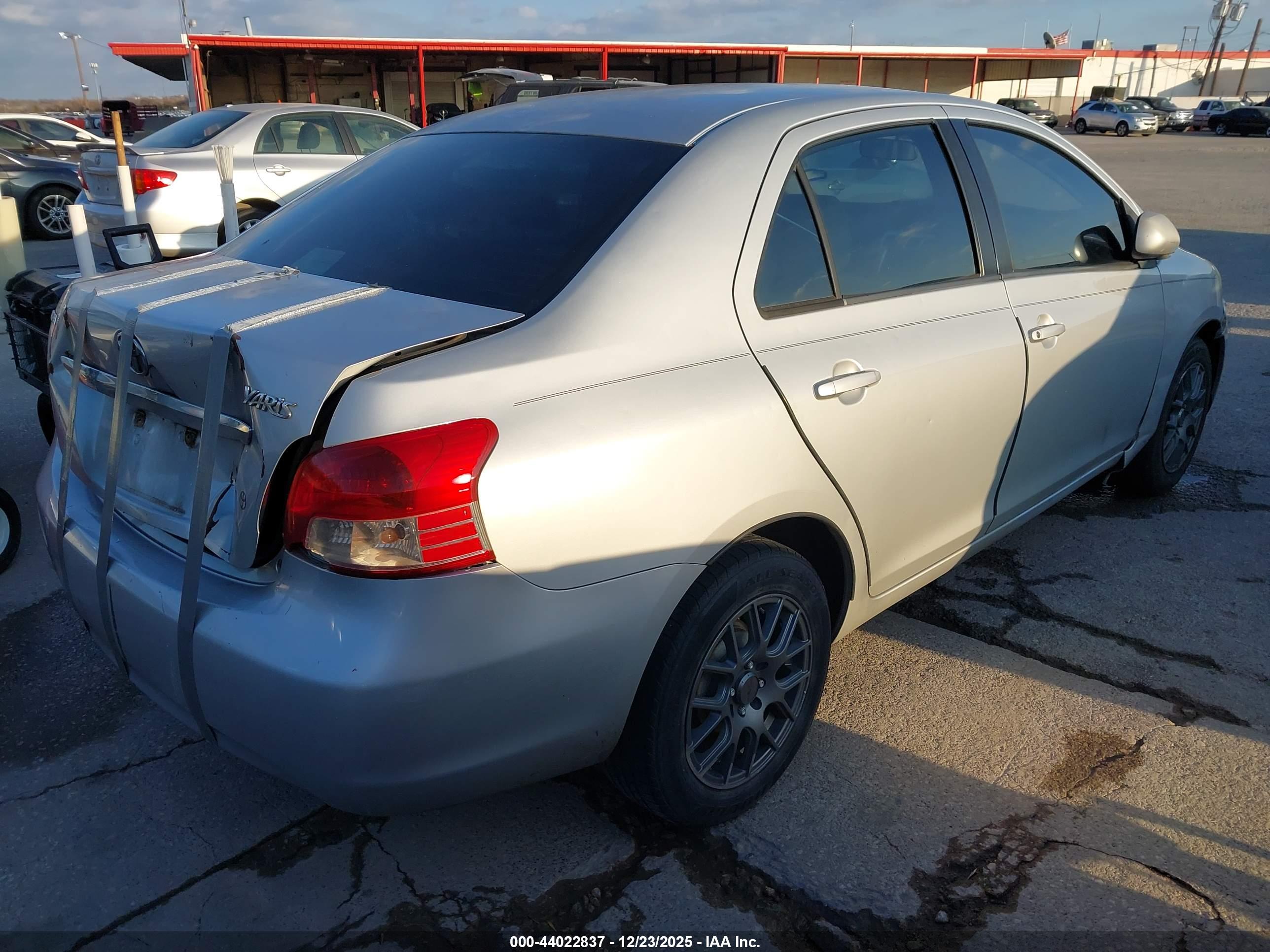 TOYOTA YARIS image 4