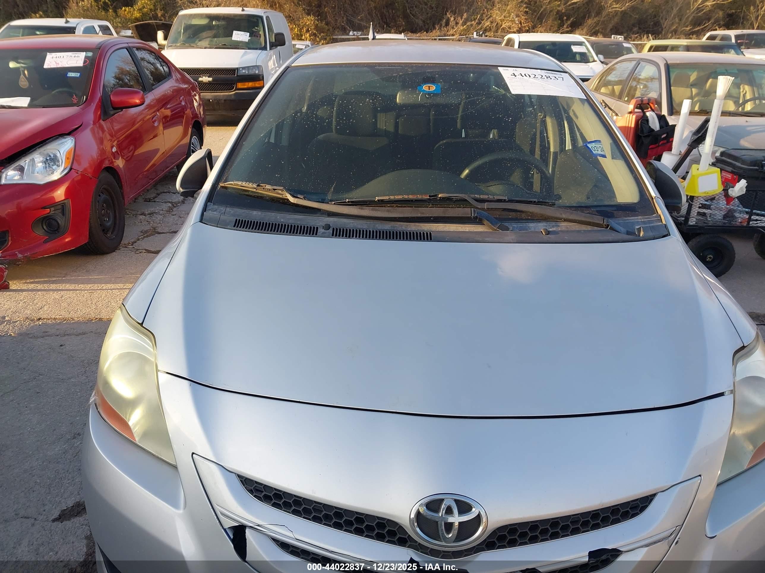 TOYOTA YARIS image 6