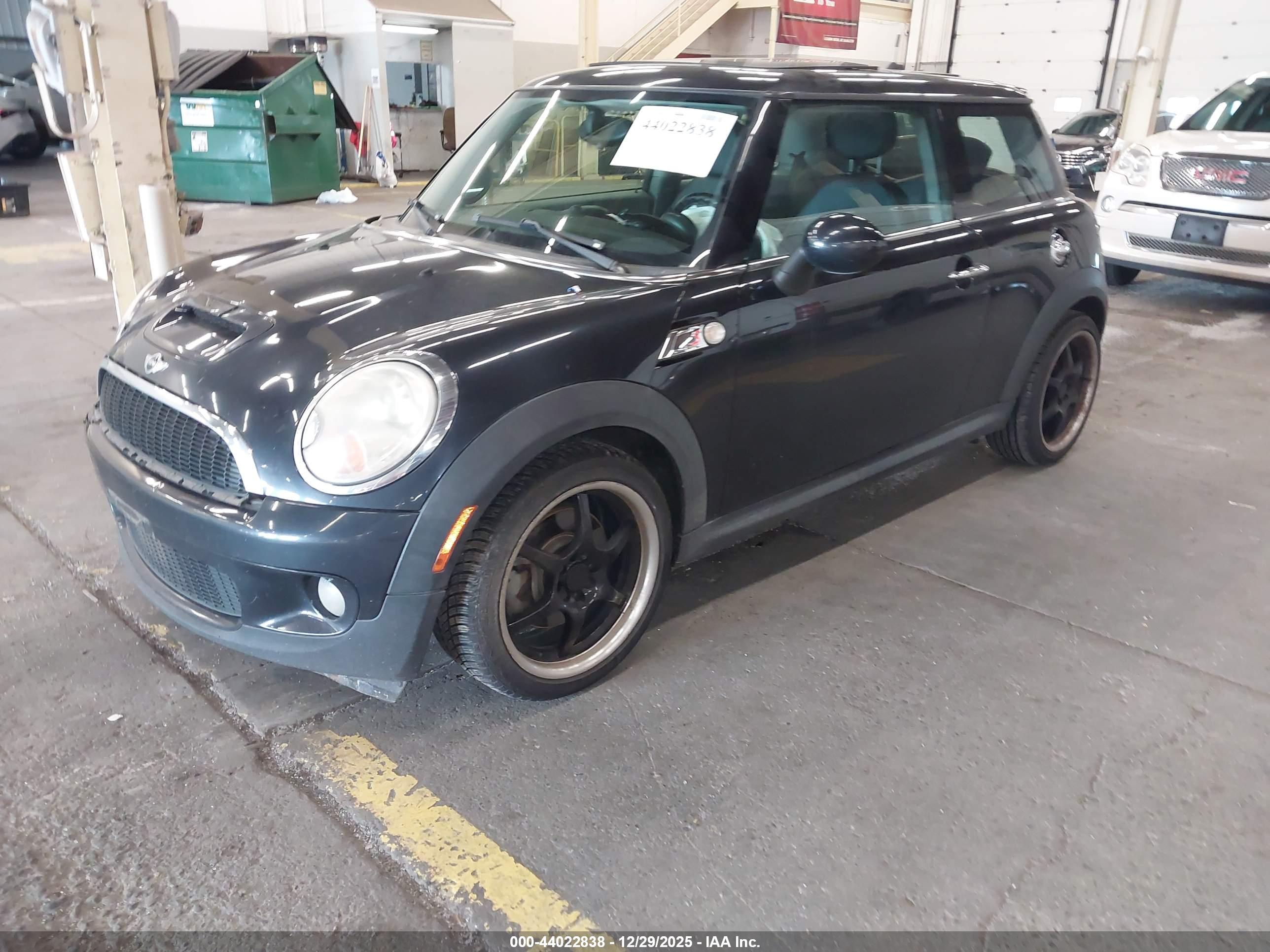 MINI COOPER image 2