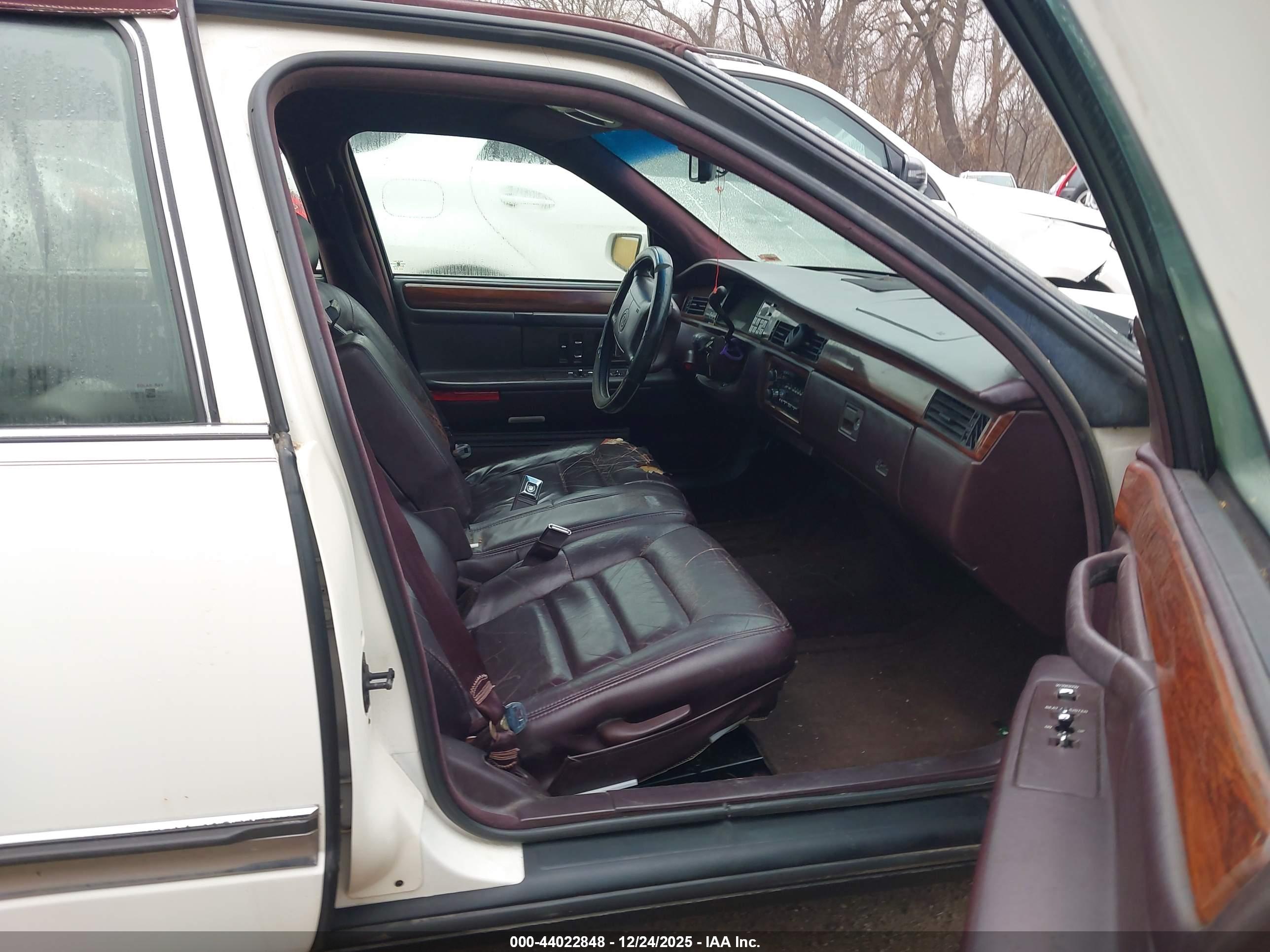 CADILLAC DEVILLE image 5