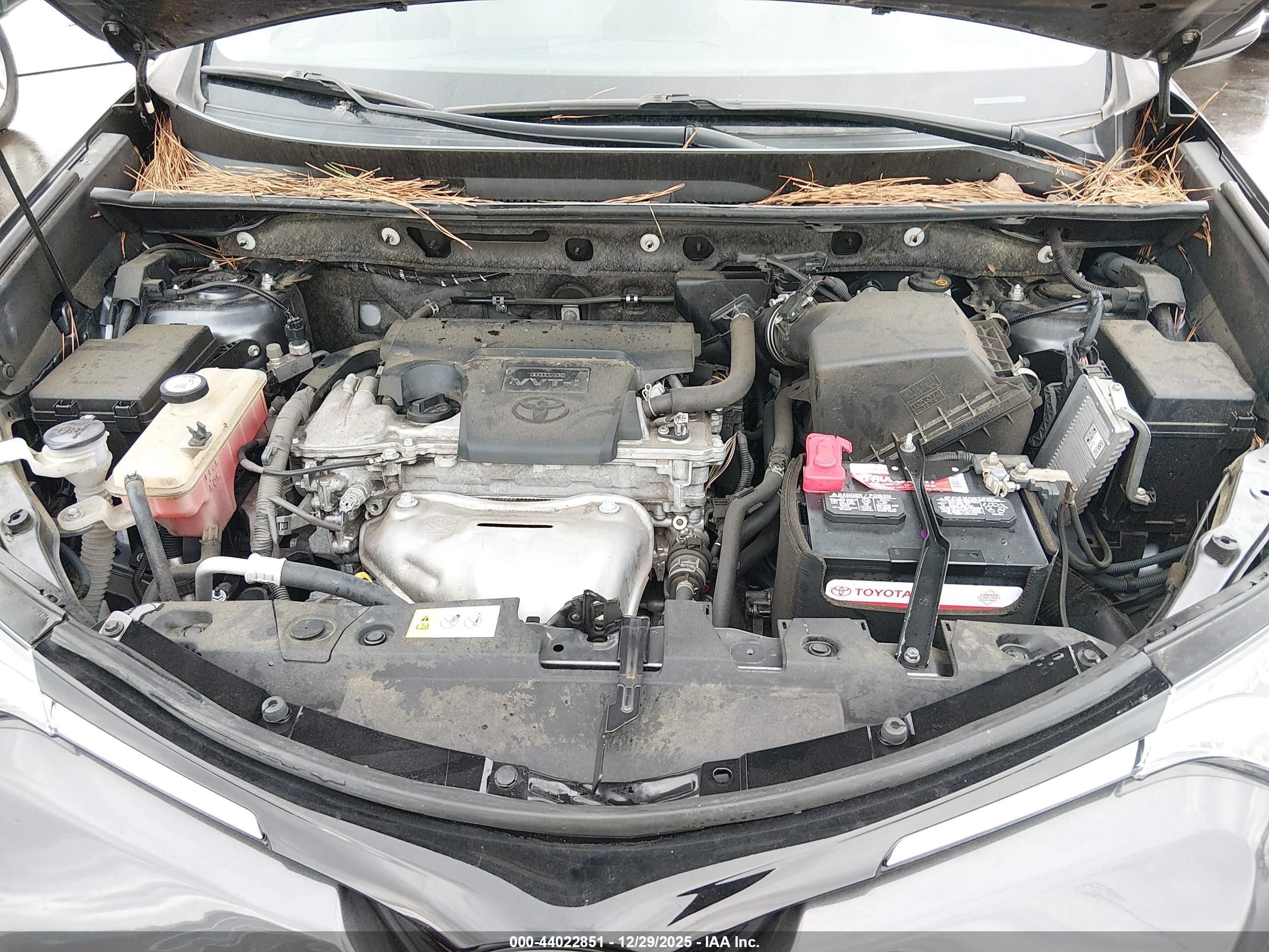 TOYOTA RAV4 image 10