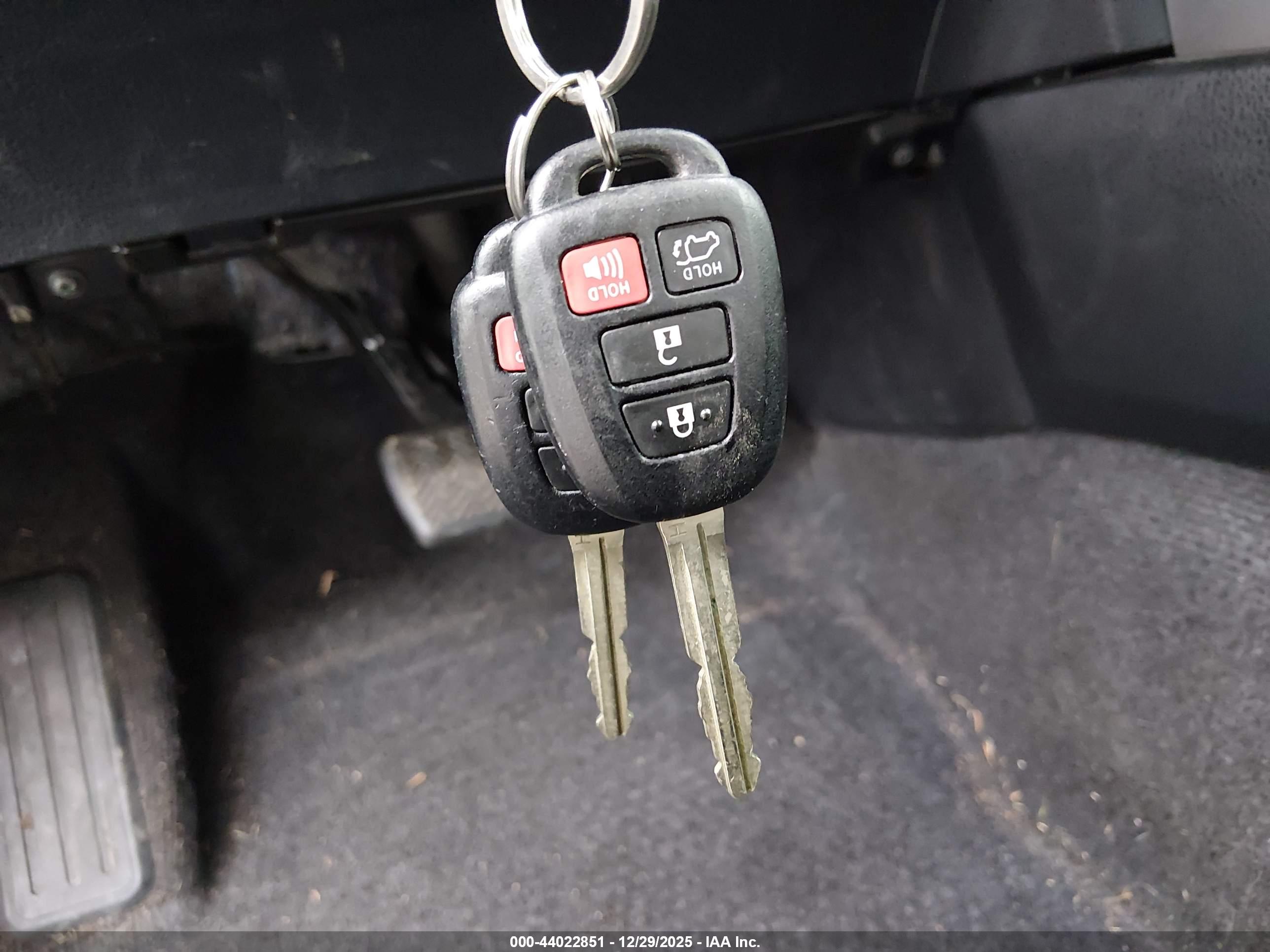 TOYOTA RAV4 image 11