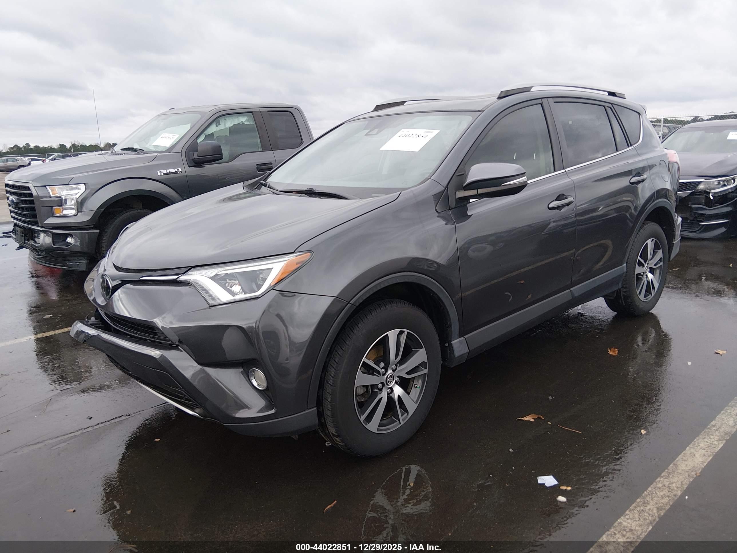 TOYOTA RAV4 image 2