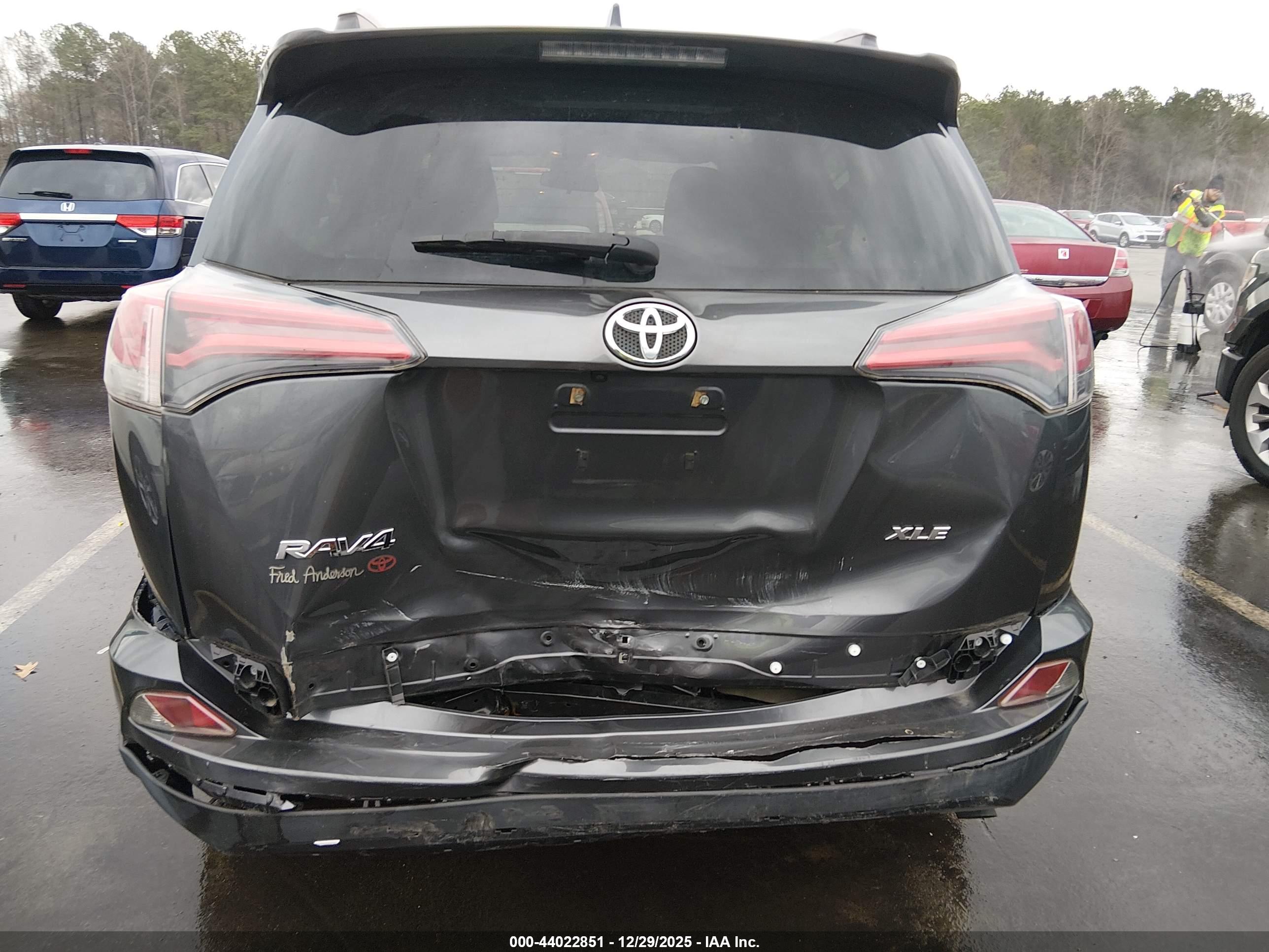 TOYOTA RAV4 image 6