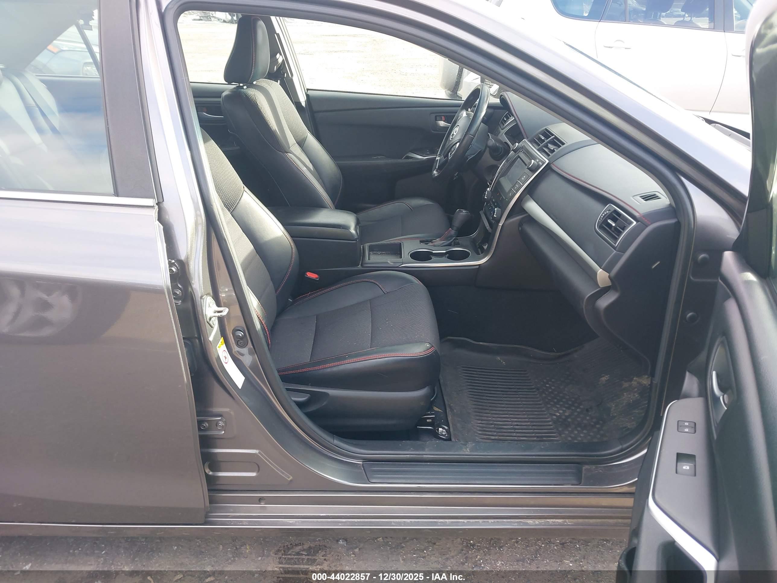 TOYOTA CAMRY image 5